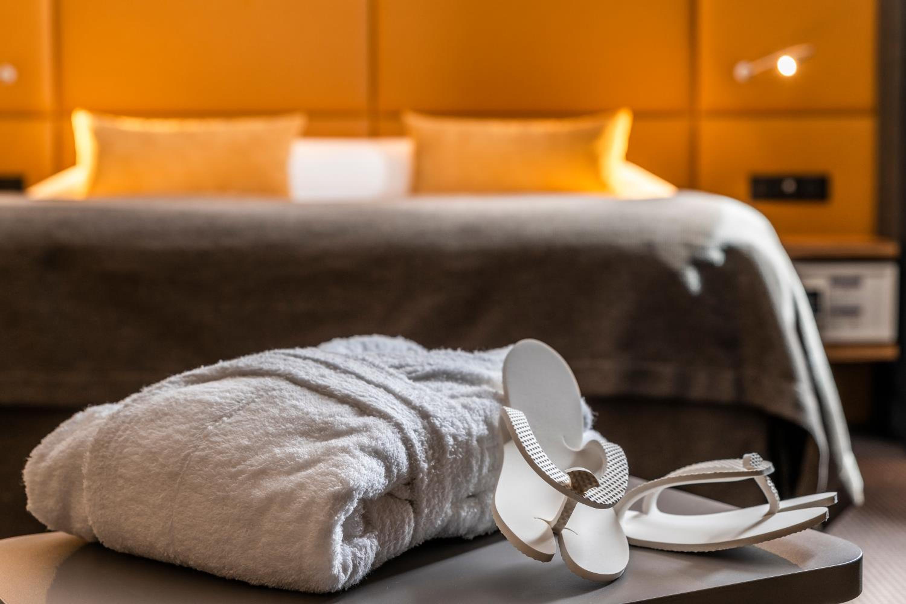 Deluxe Queen Room - Access to swimming pool/fitness included - Photo 1