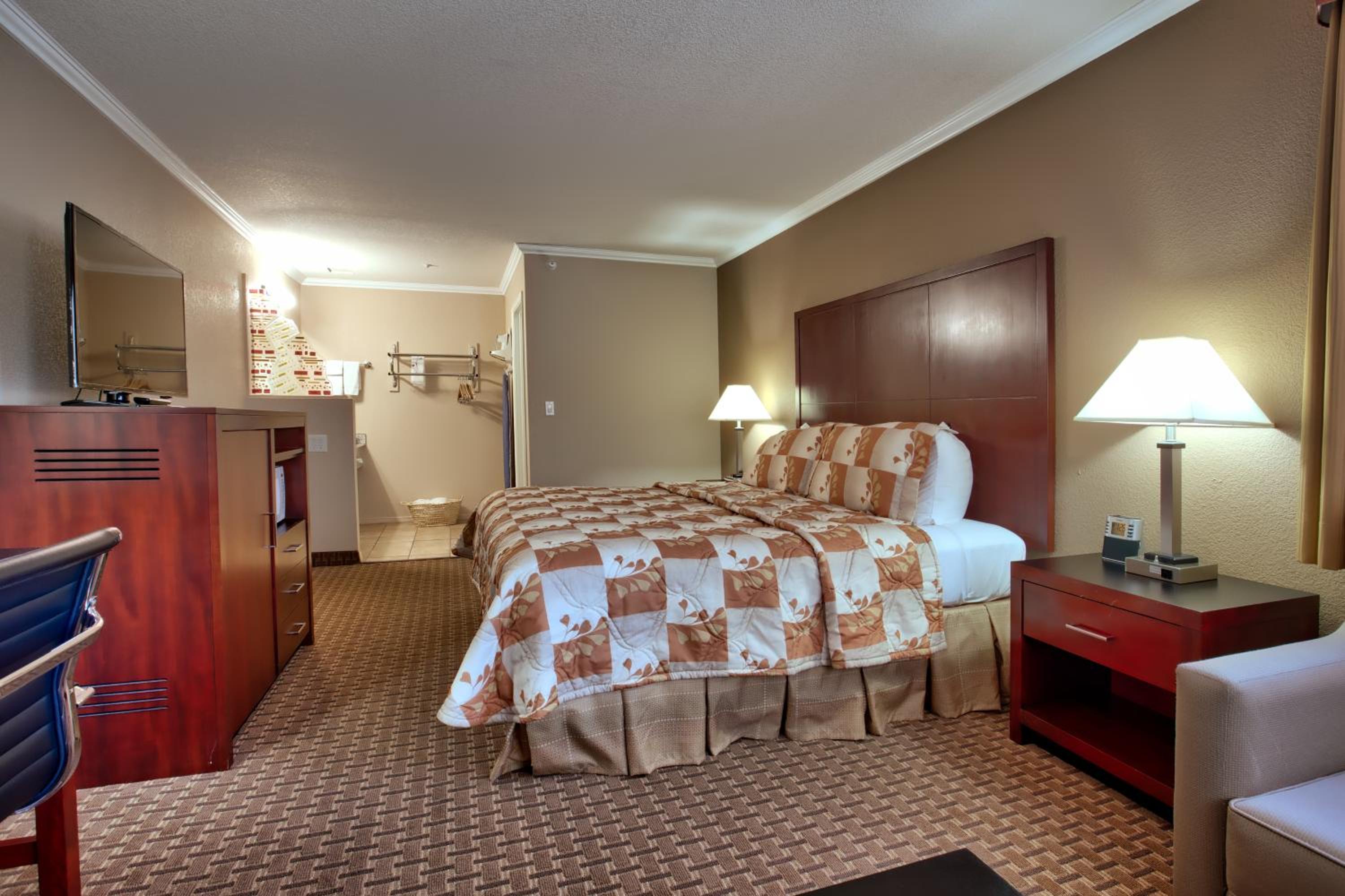 Standard King Room - Photo 3