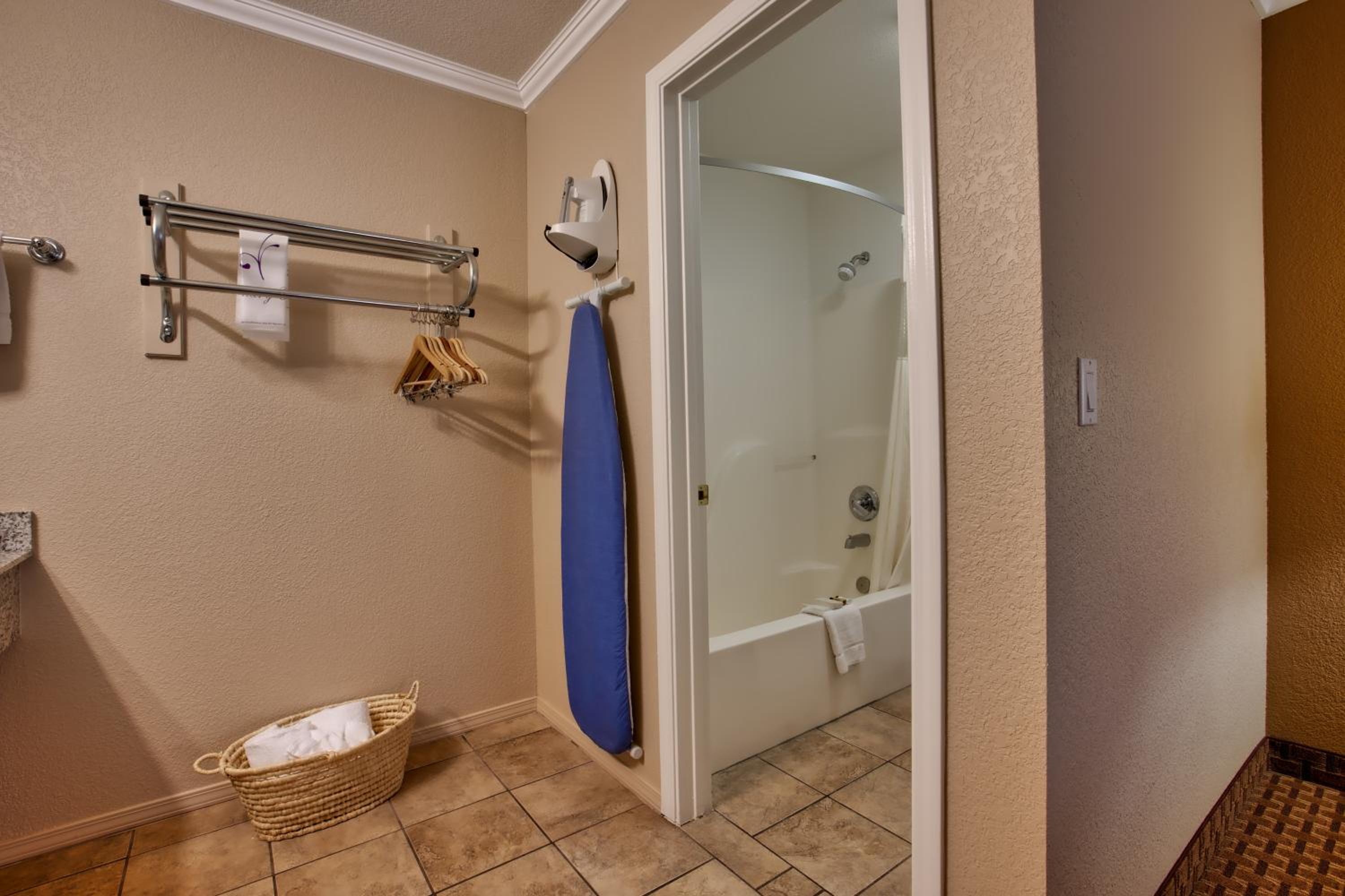 Standard King Room - Photo 2