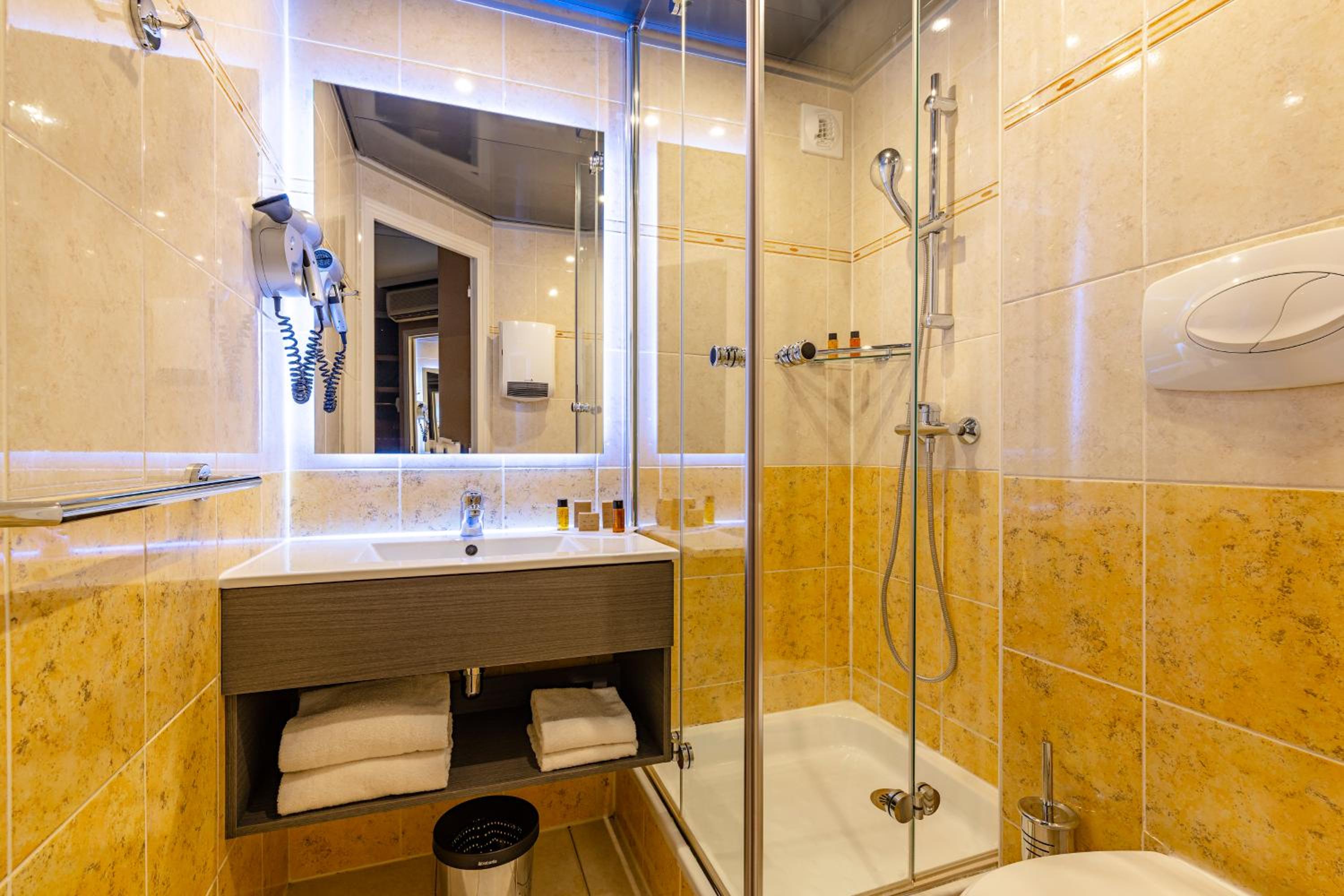 Superior Double or Twin Room - Access to swimming pool/fitness included - Photo 5