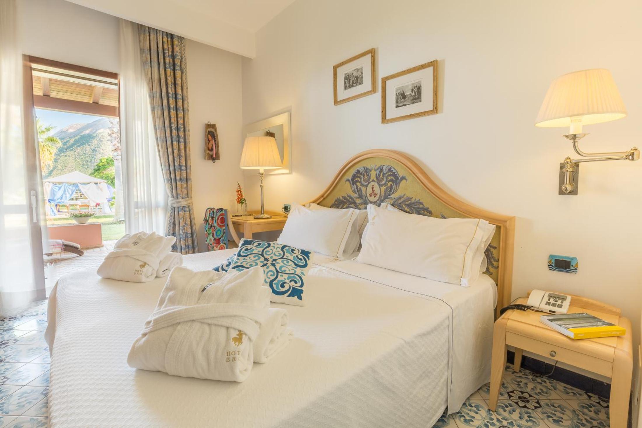 Deluxe Double or Twin Room with Sea View