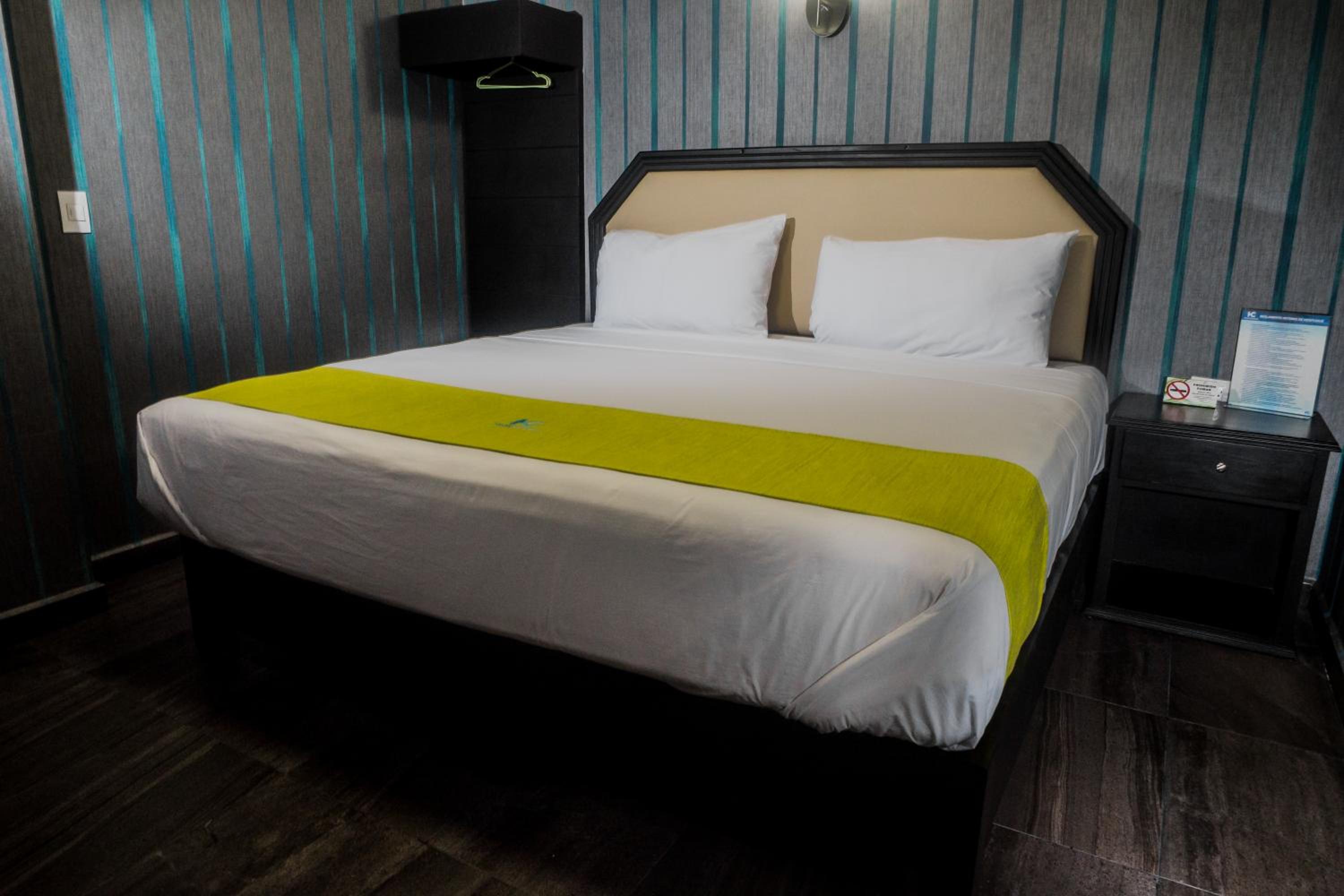 Deluxe Double Room (2 Adults + 1 Child) photo 1