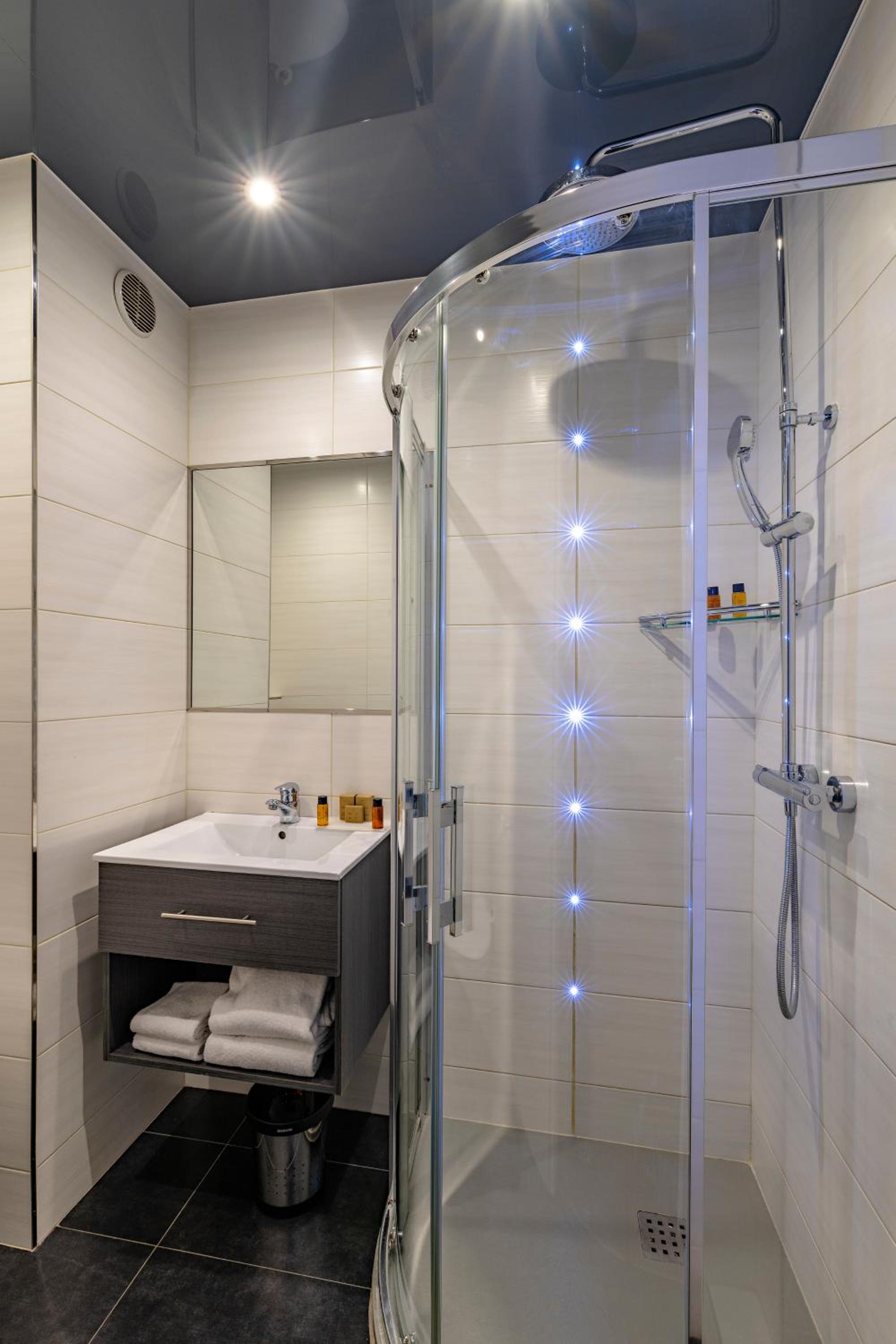 Standard Double Room - Access to swimming pool/fitness included - Photo 4