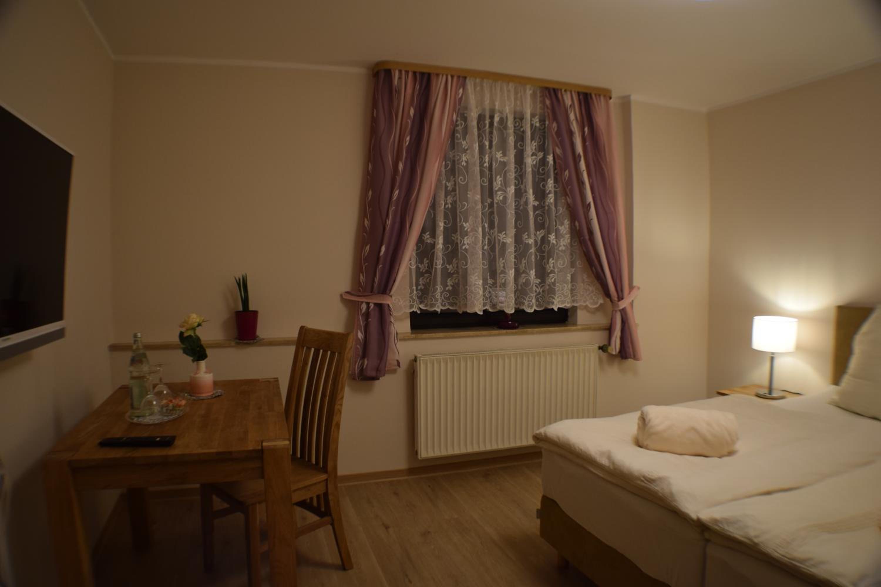 Standard Double Room - Photo 8
