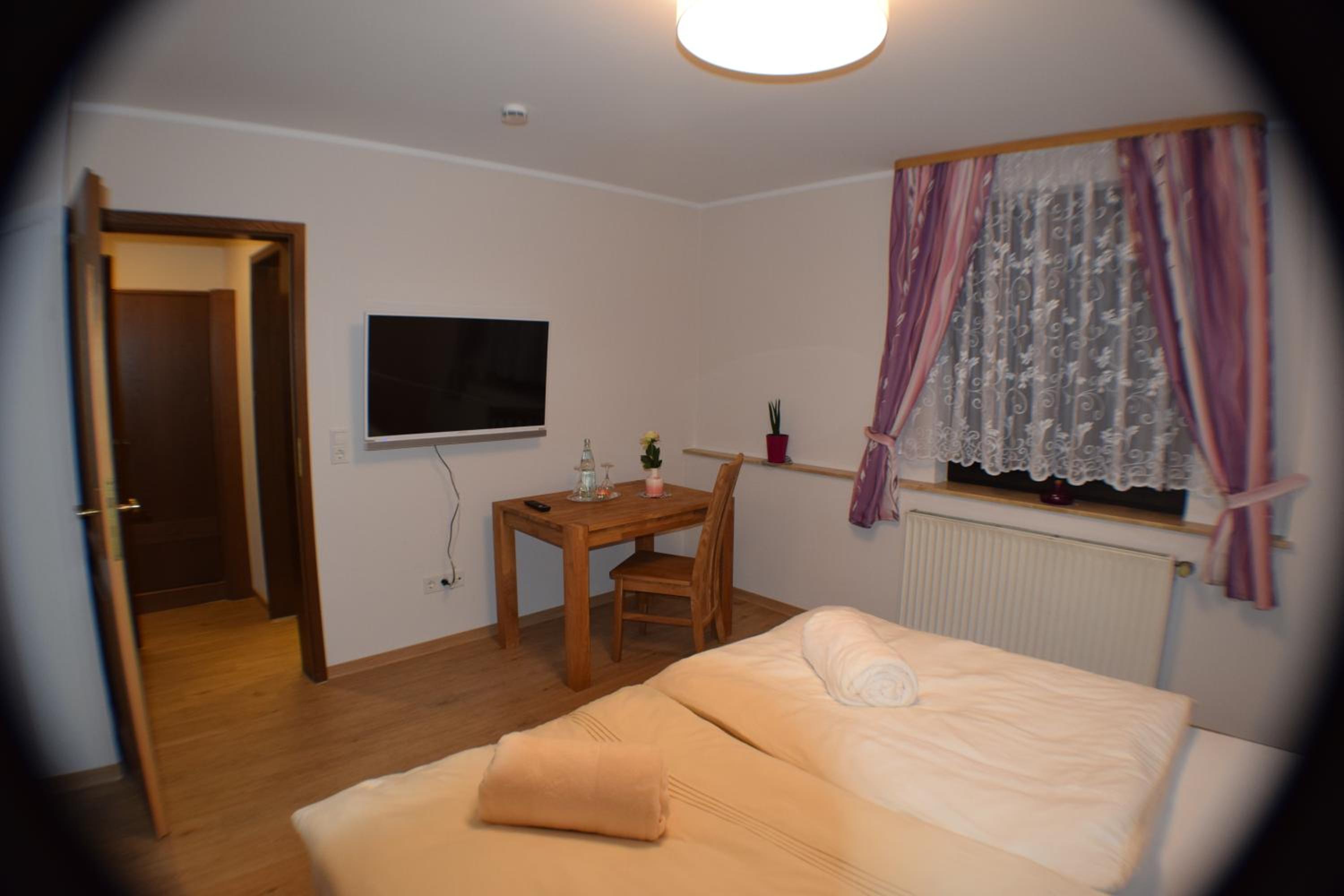 Standard Double Room - Photo 9