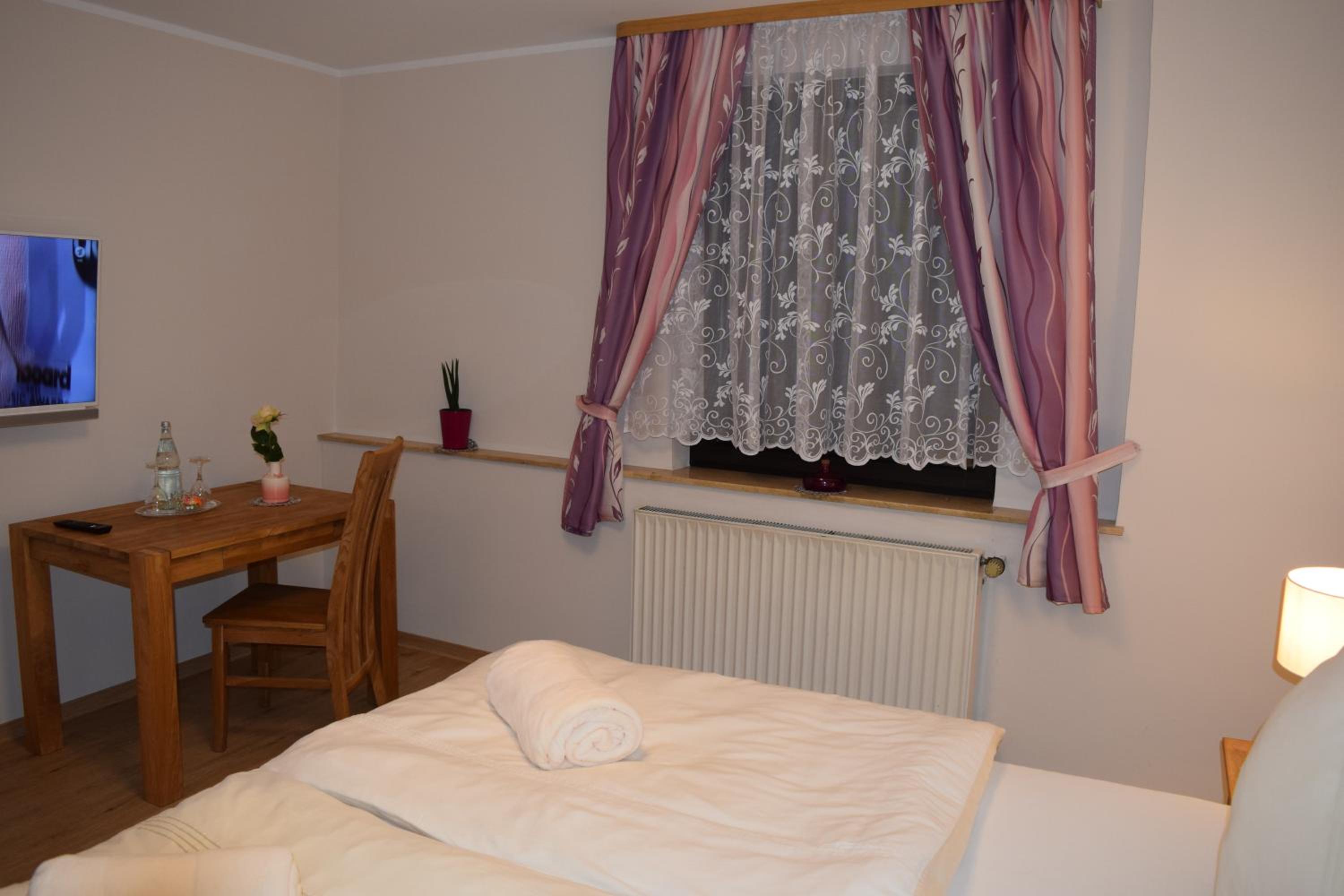Standard Double Room - Photo 11
