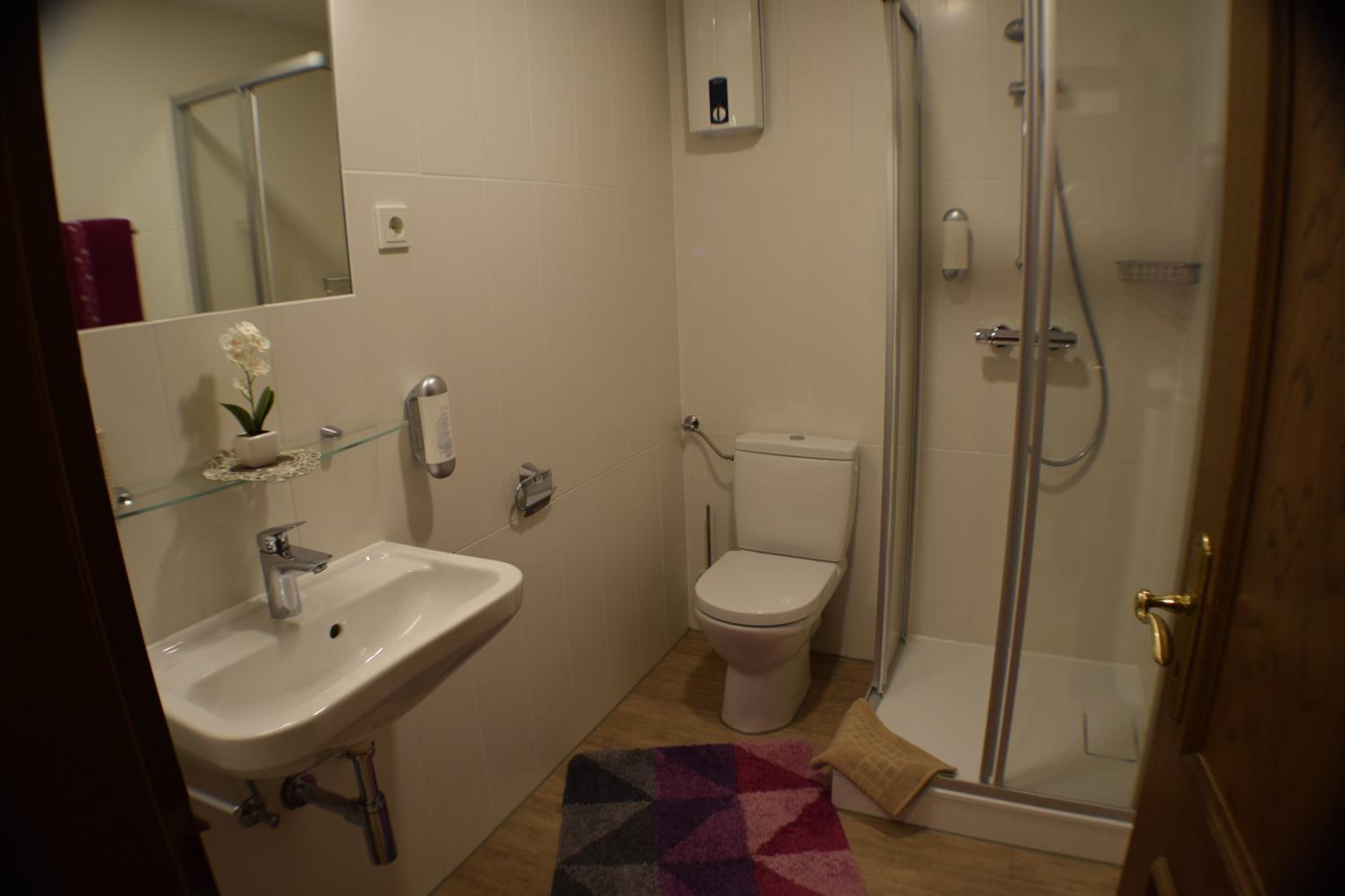 Standard Double Room - Photo 7