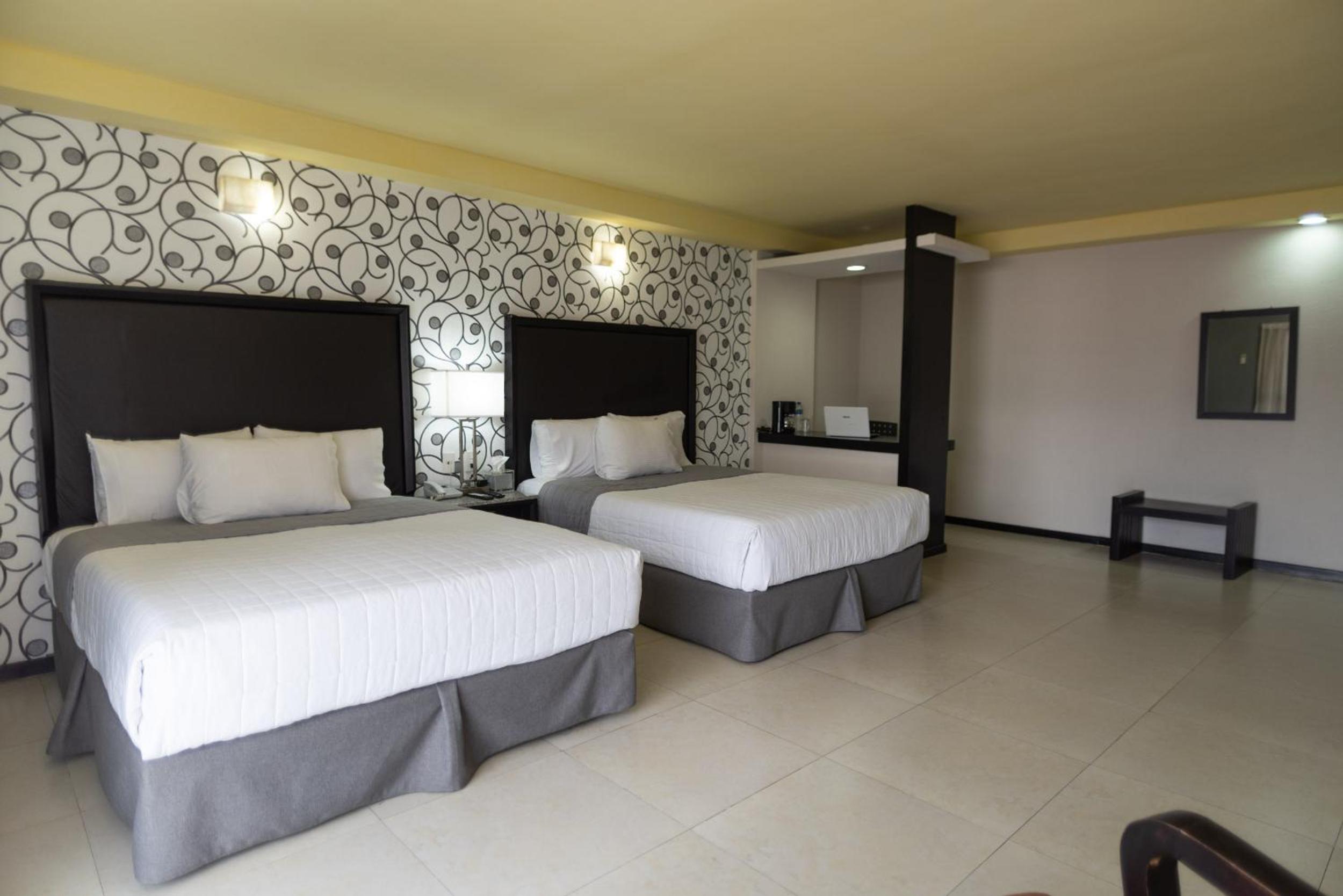 Queen Room with Two Queen Beds photo 1
