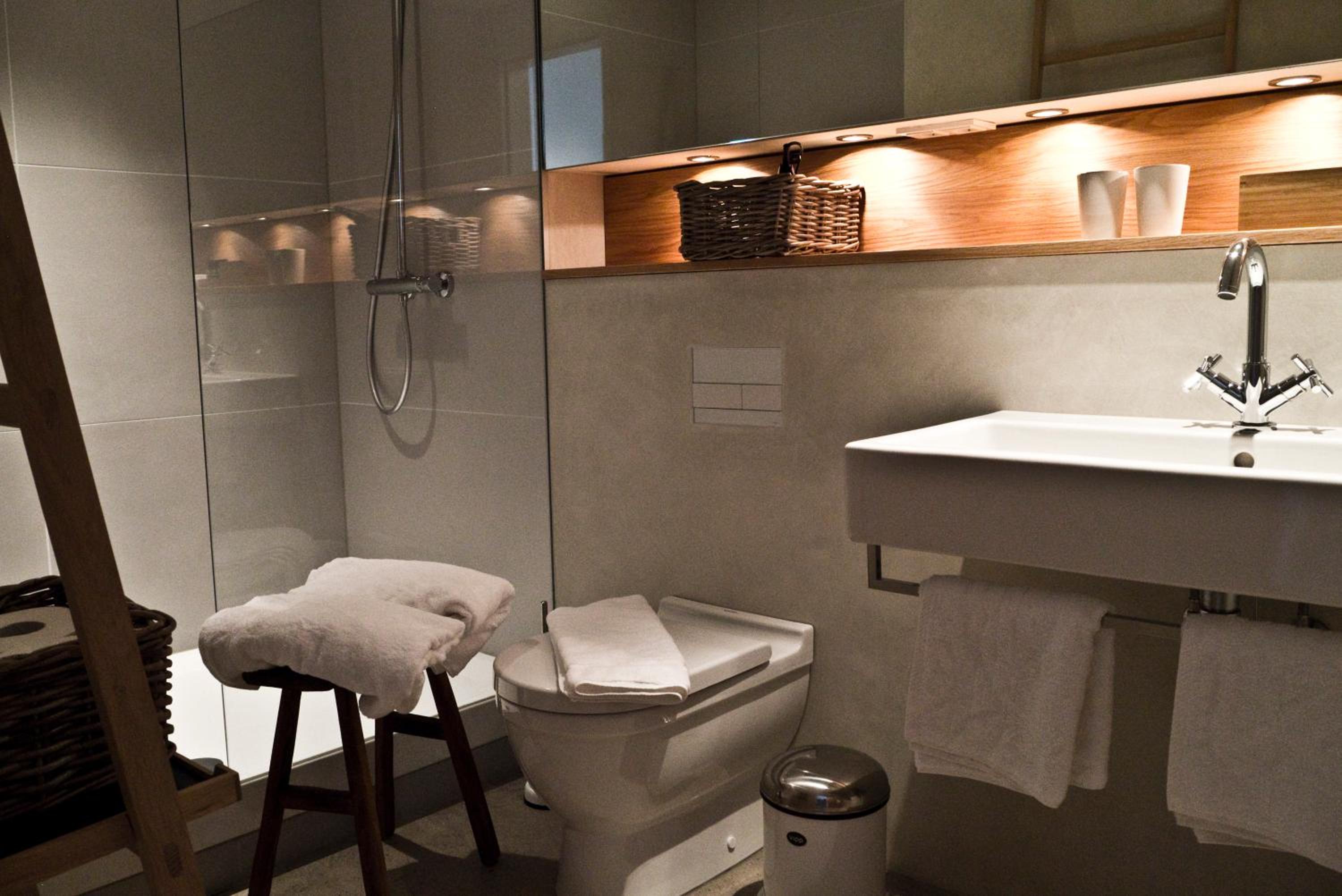 Double Room with City View - Photo 4