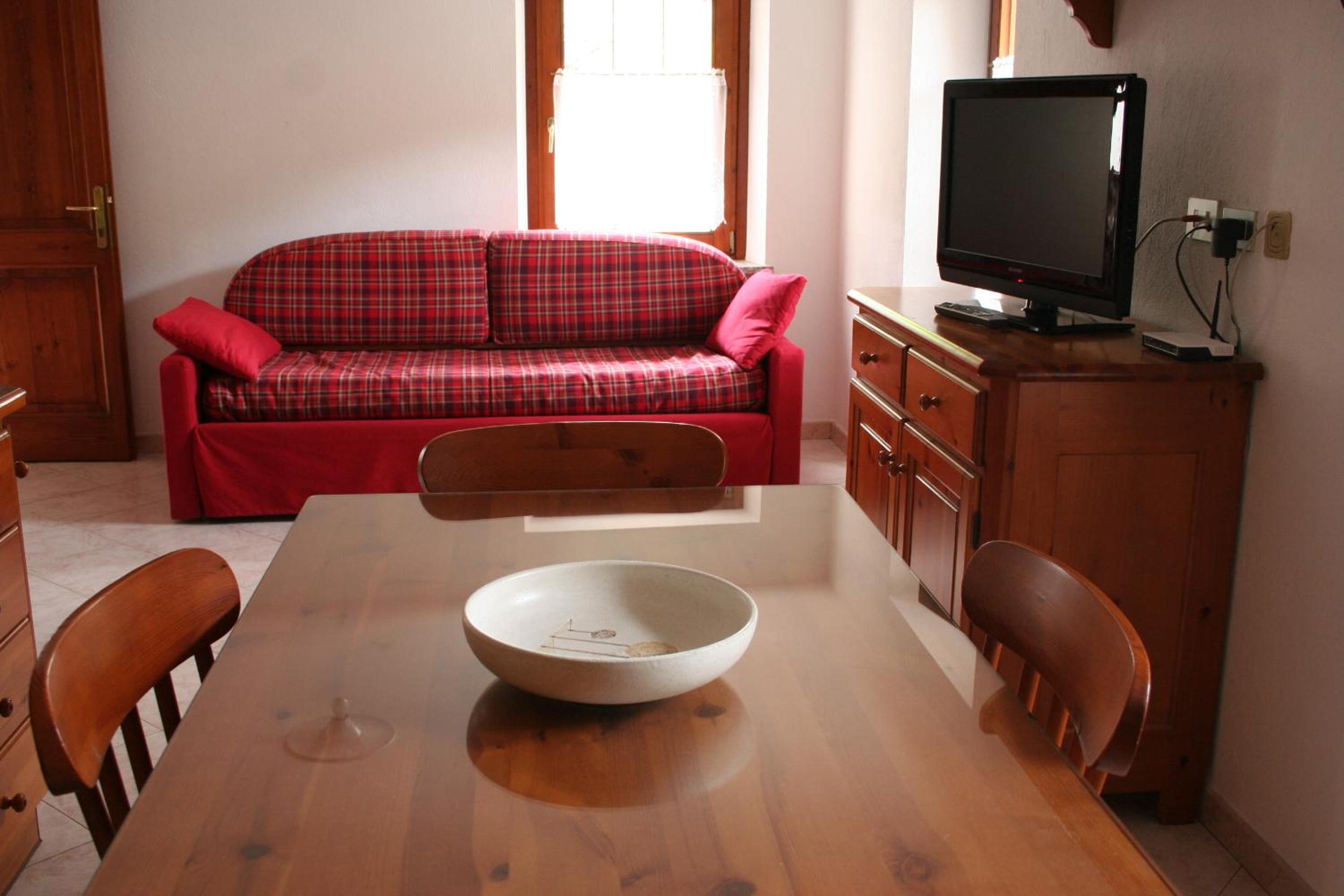 One-Bedroom Apartment photo 2