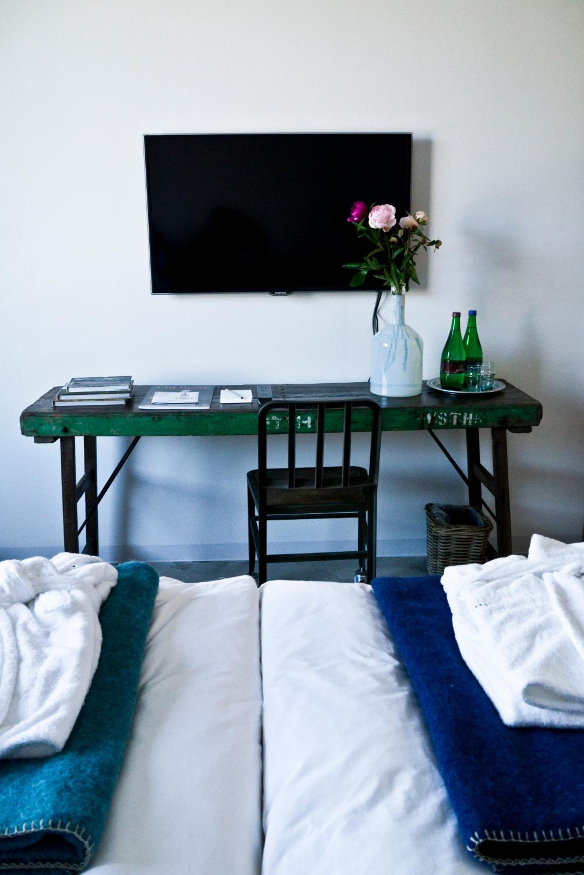 Double Room with City View - Photo 3