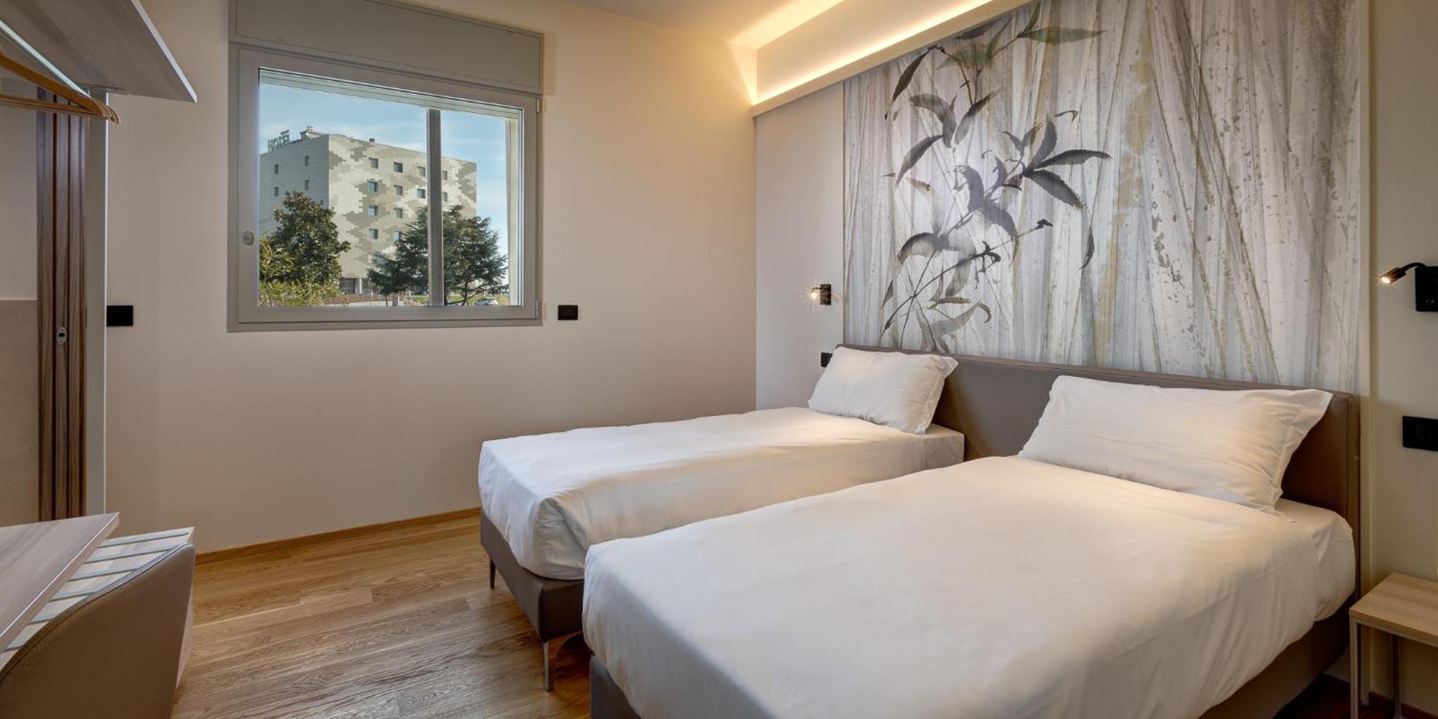 Twin Room - Photo 1