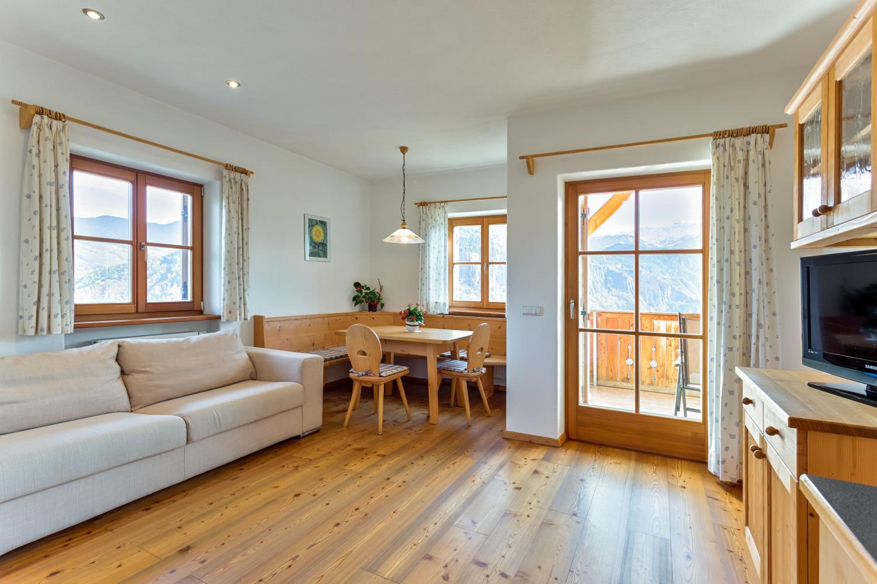 Apartment with Mountain View photo 1