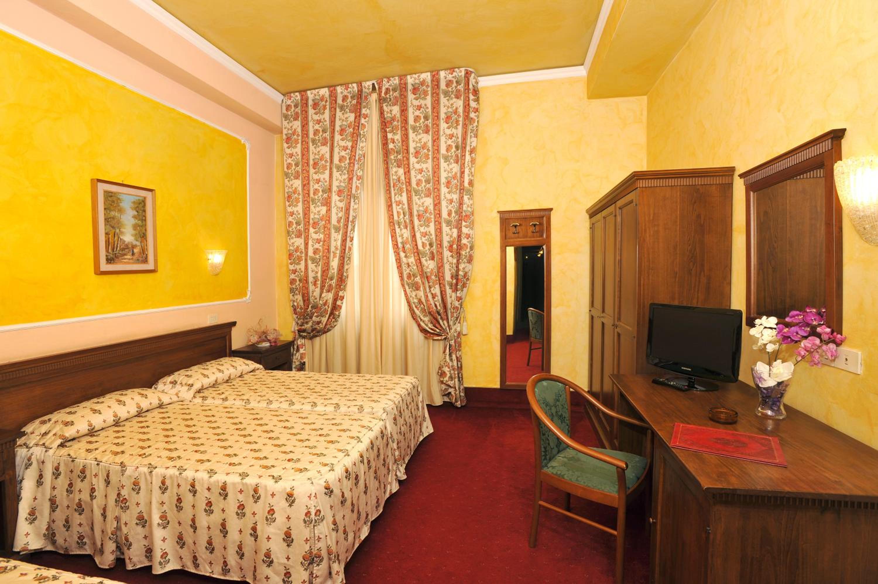 Quadruple Room - Photo 2