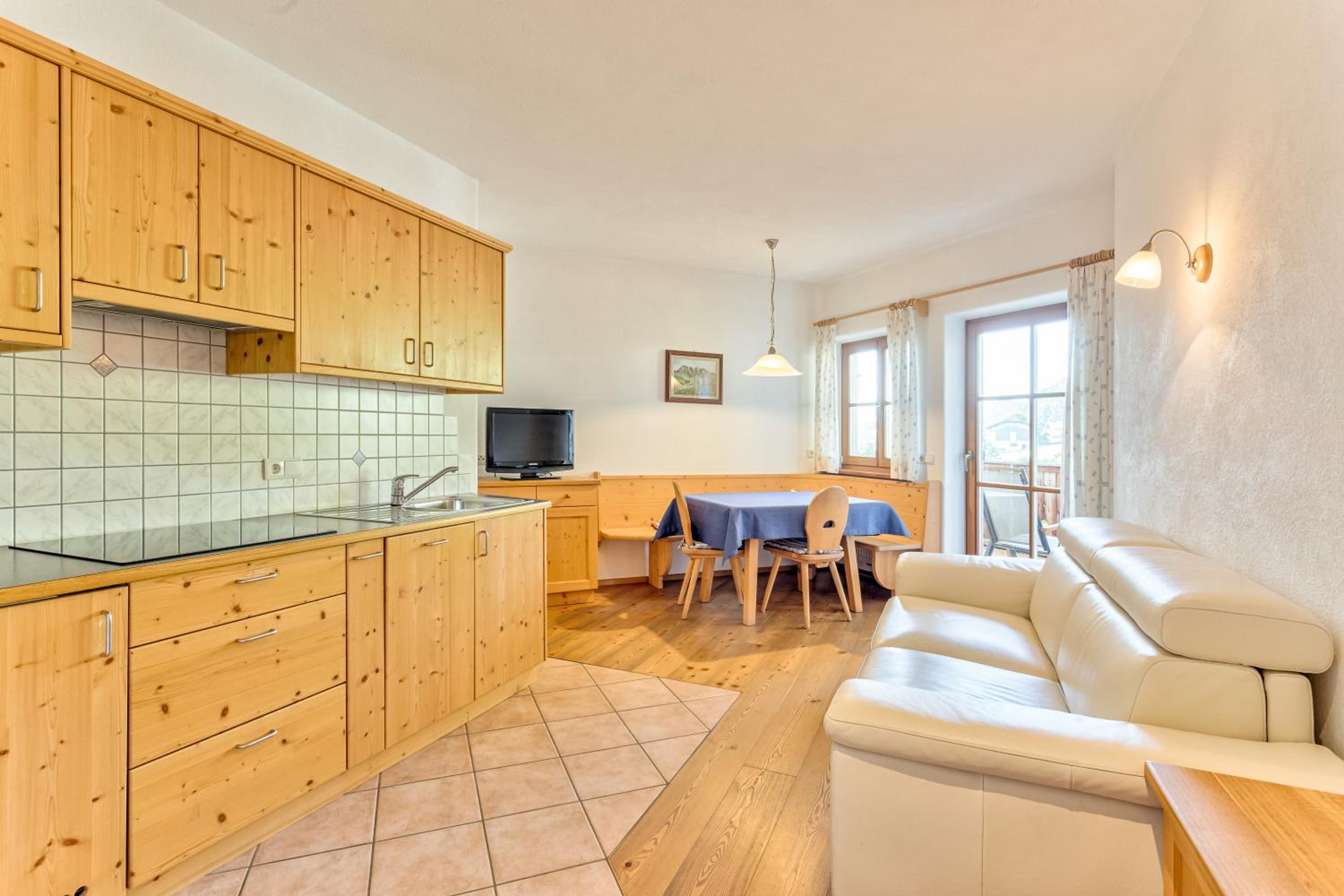Apartment with Mountain View photo 2
