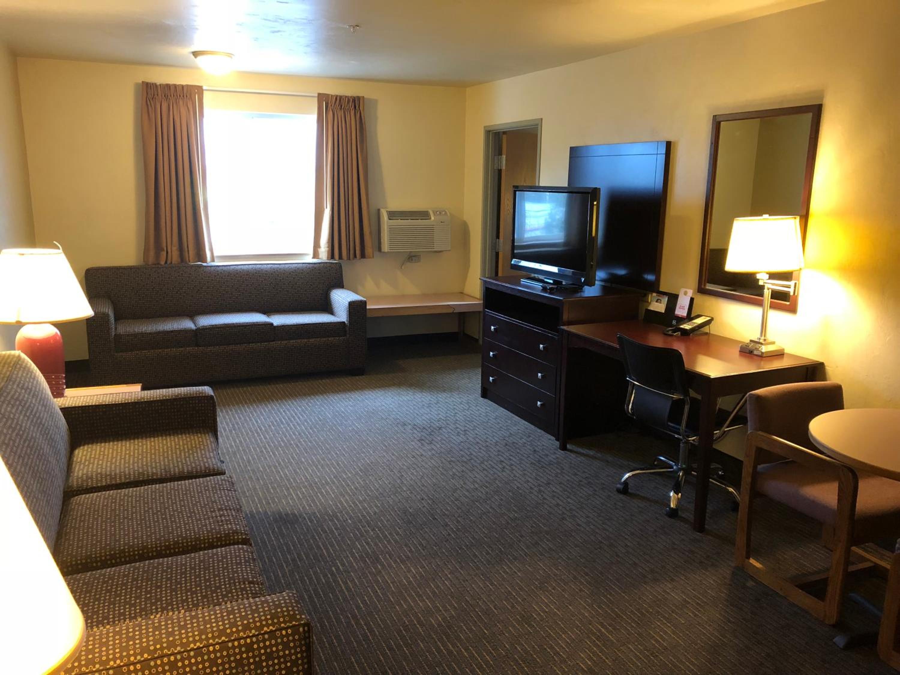 One Bedroom Queen Suite - Non-Smoking - Photo 2