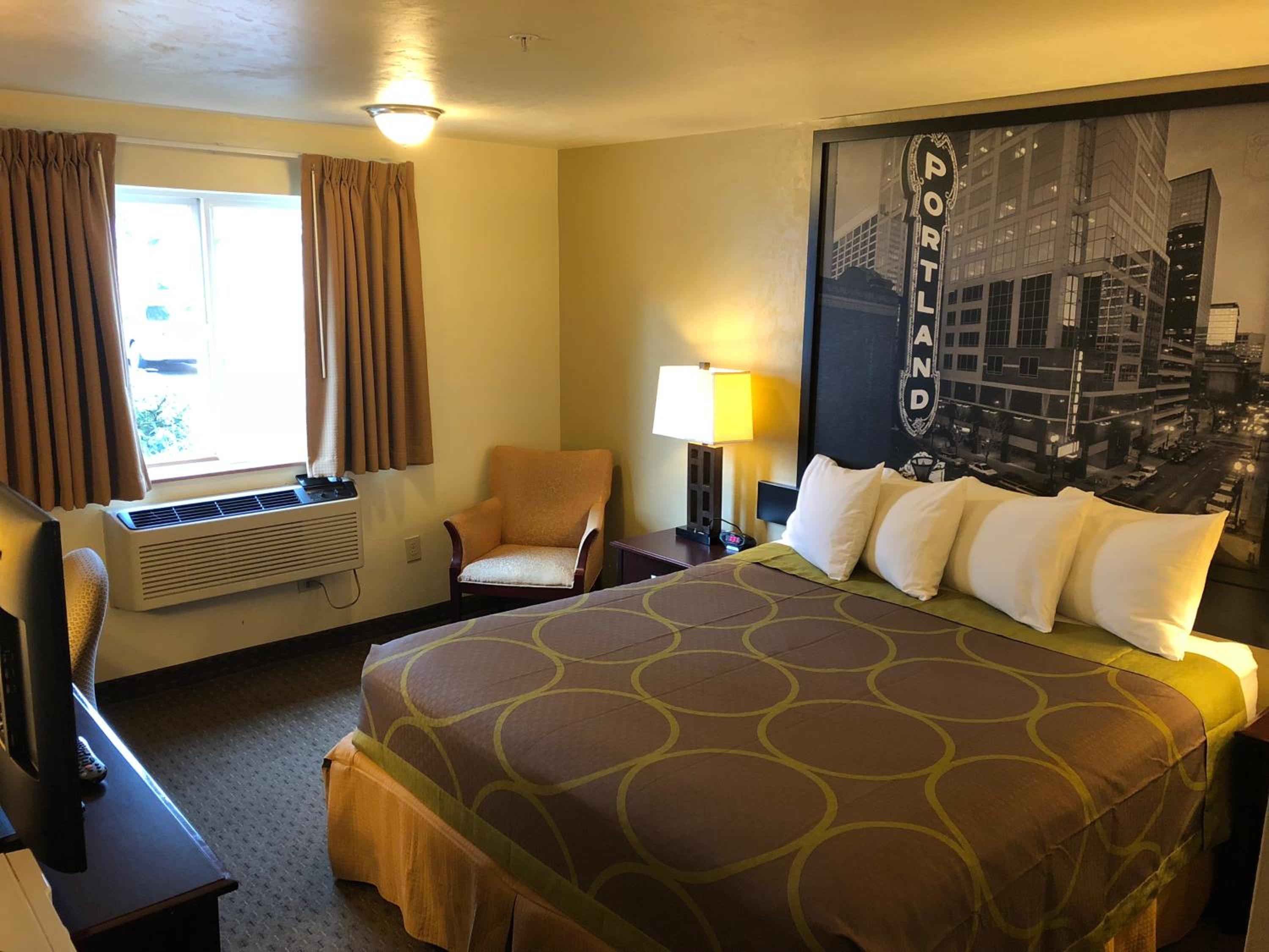 King Room - Non-Smoking - Photo 2