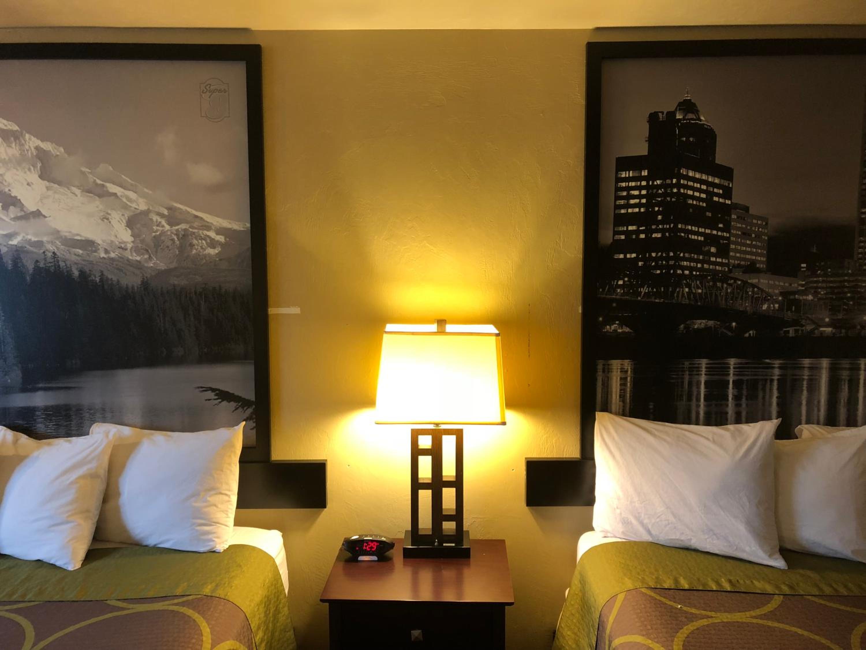 Queen Room with Two Queen Beds - Non-Smoking - Photo 3