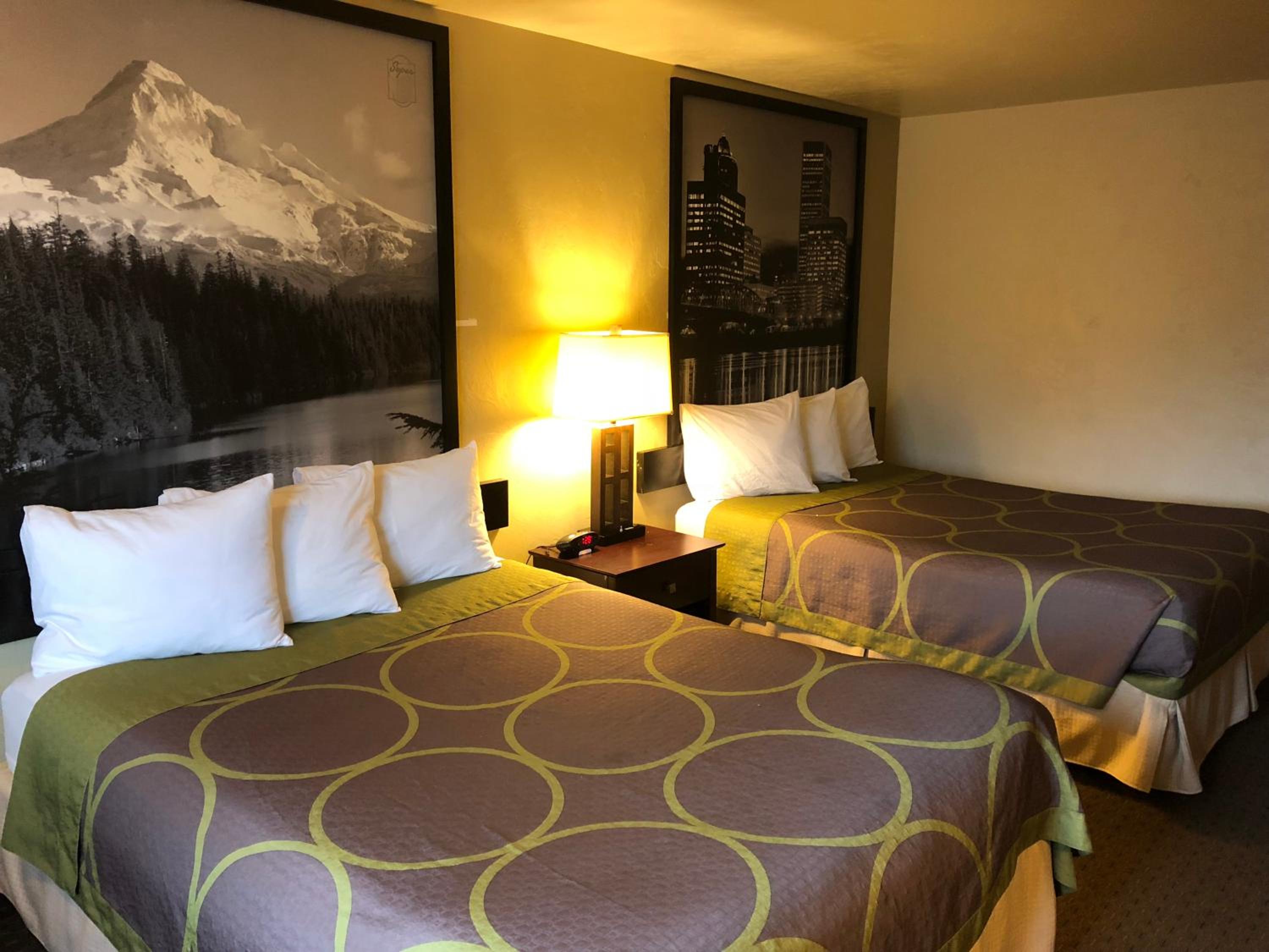 Queen Room with Two Queen Beds - Non-Smoking - Photo 1