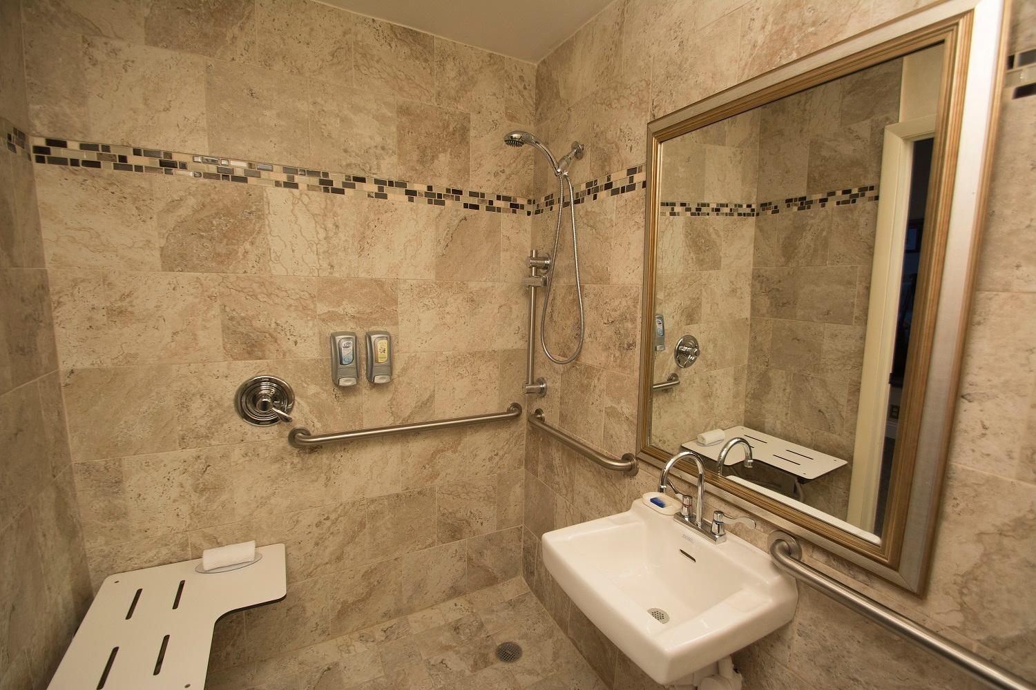 Queen Room - Disability Access - Photo 5