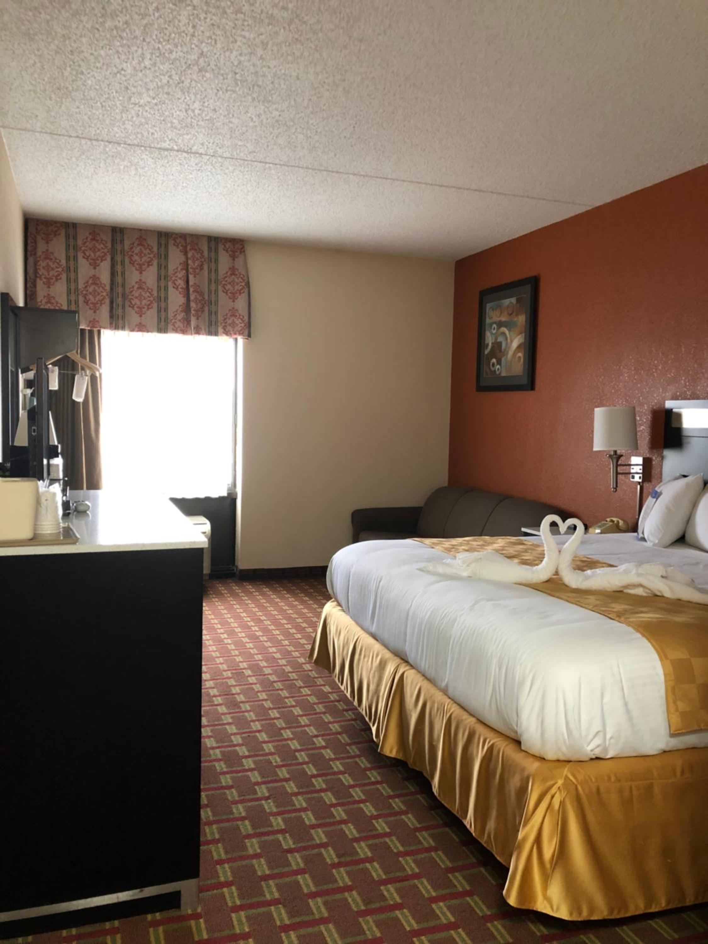 King Room - Non-Smoking - Photo 7