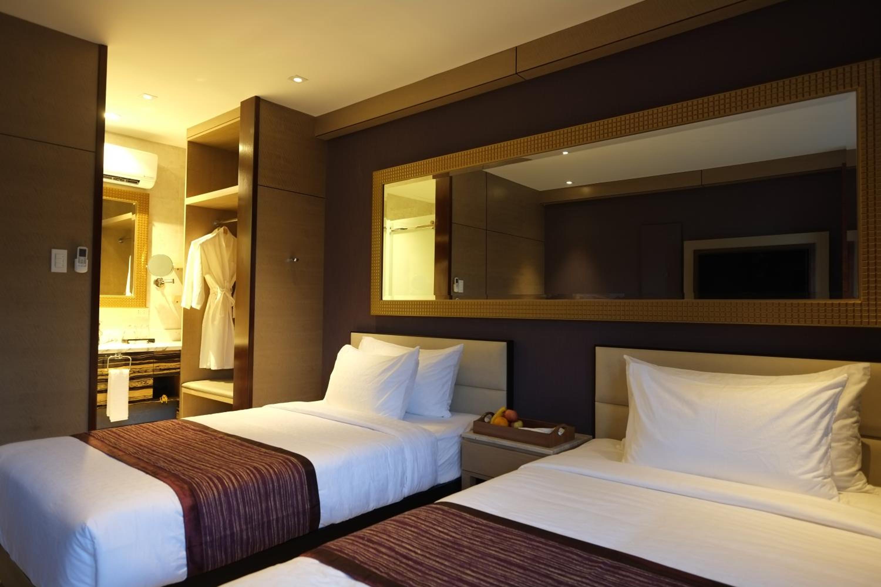 Deluxe Twin Room - Photo 10