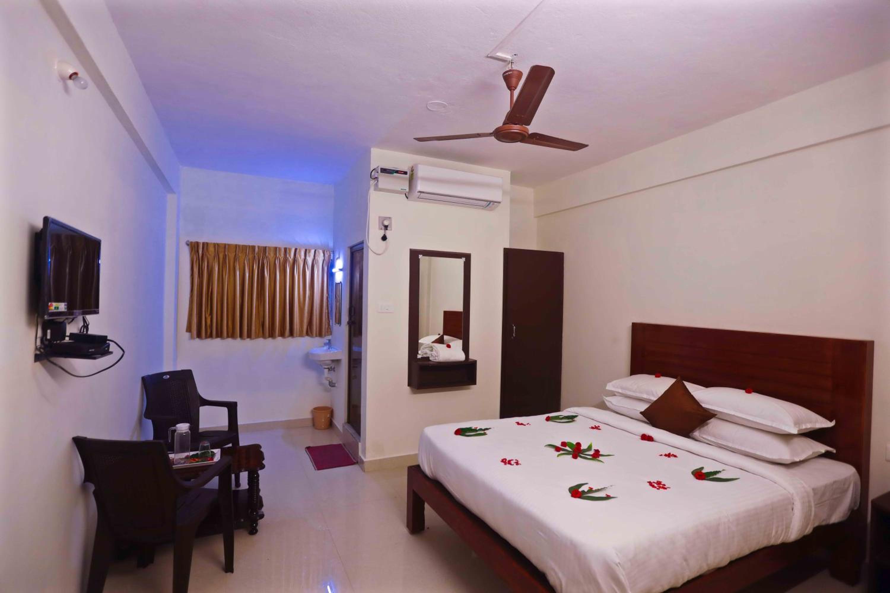 Deluxe Double Room - Photo 10