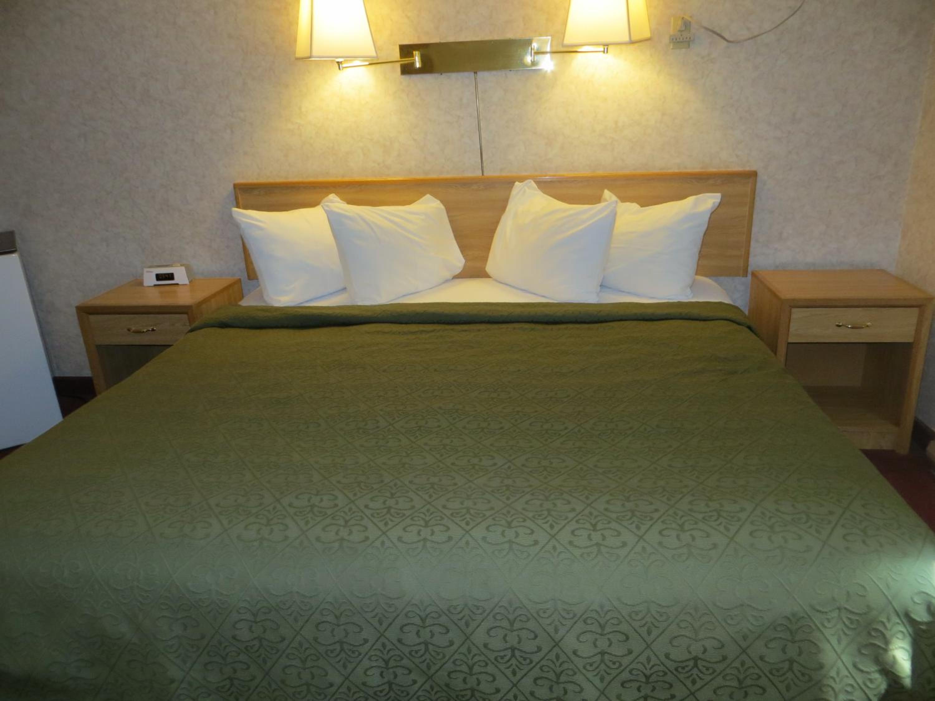 Queen Room - Disability Access/Non-Smoking