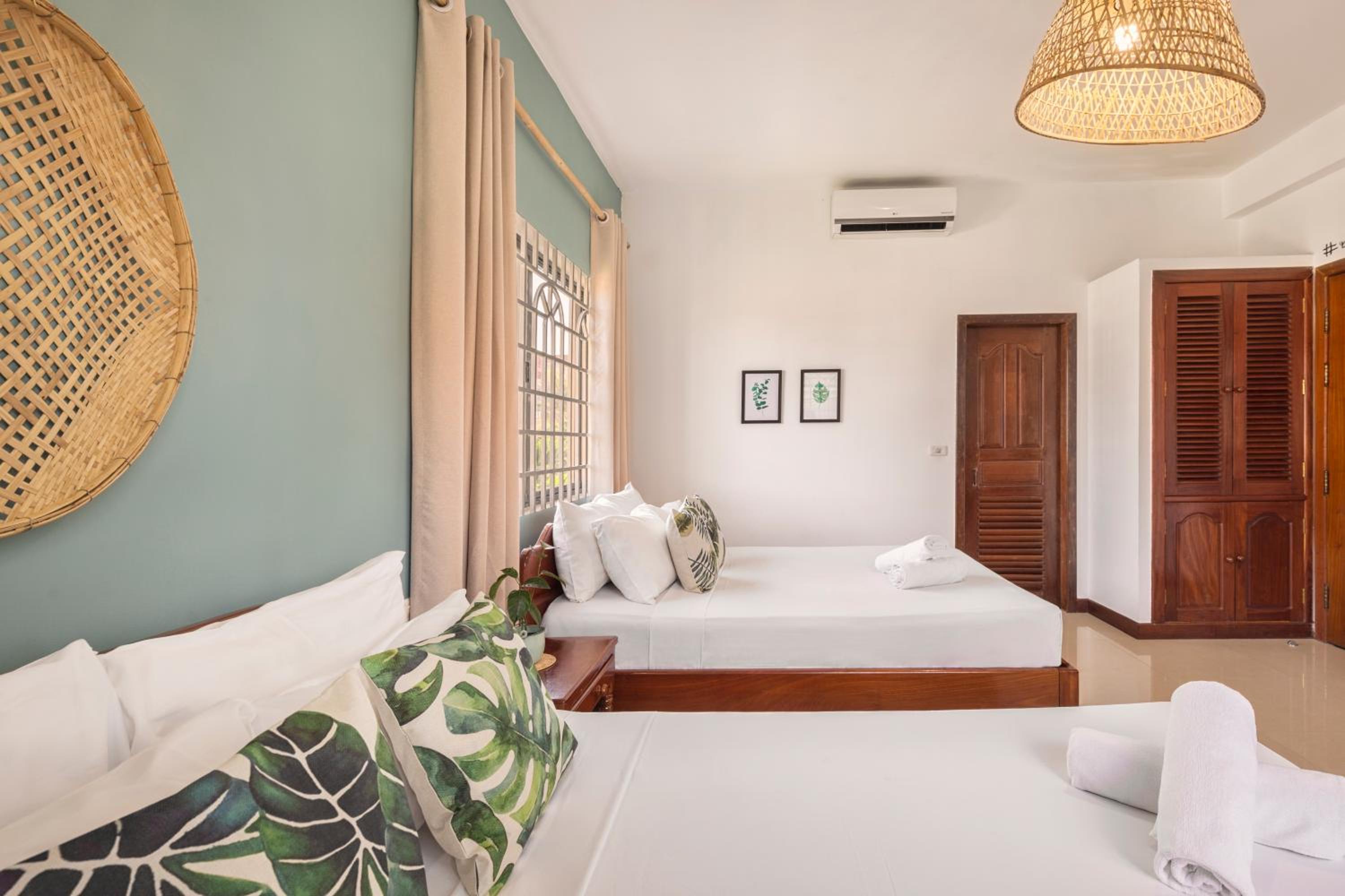 Double Room with Two Double Beds - Photo 5