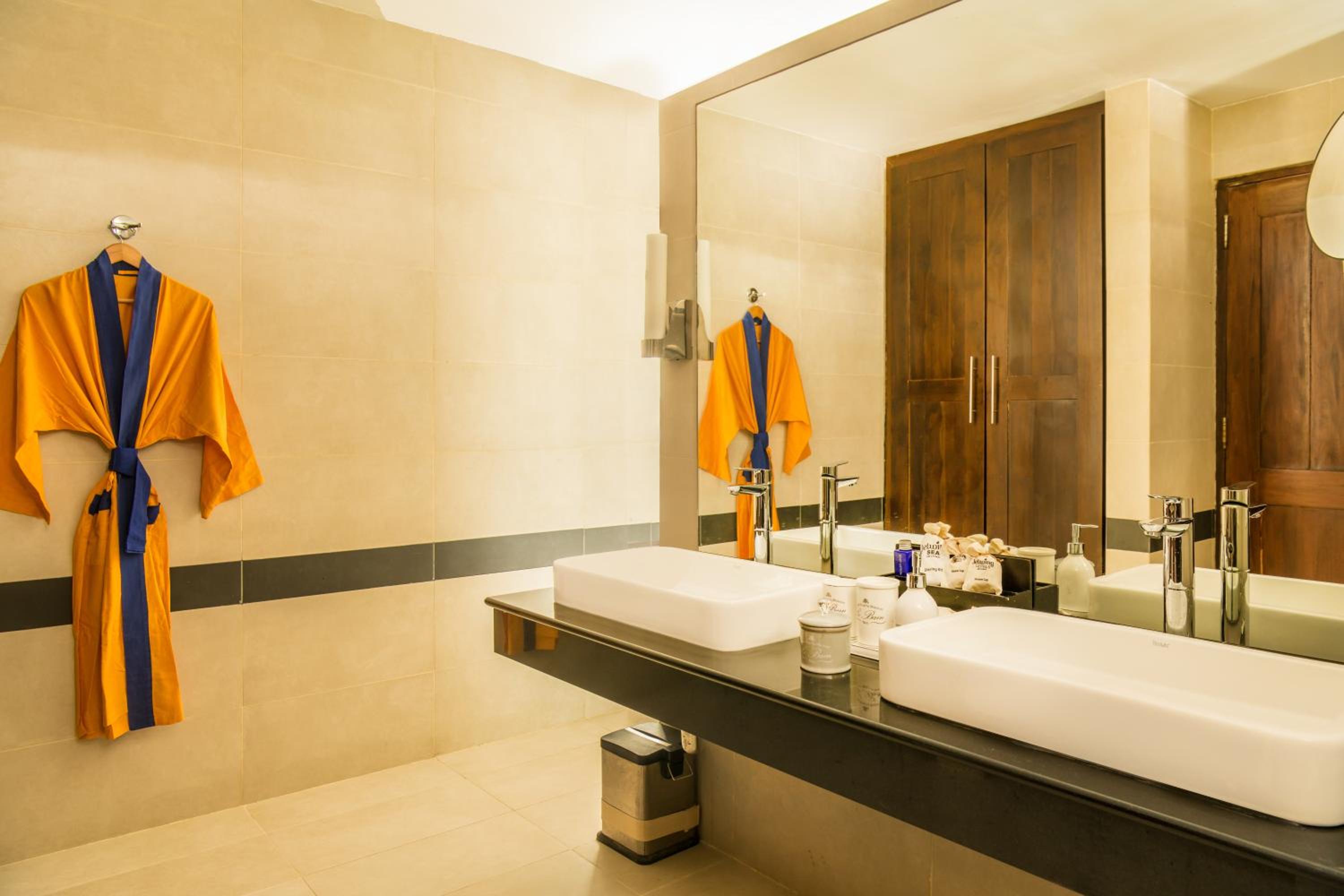 Suite with Sea View - 10% Off at Seaside Social Lounge & Bar & 15% Off on Spa, Black Coral & Center Point Restaurants photo 3