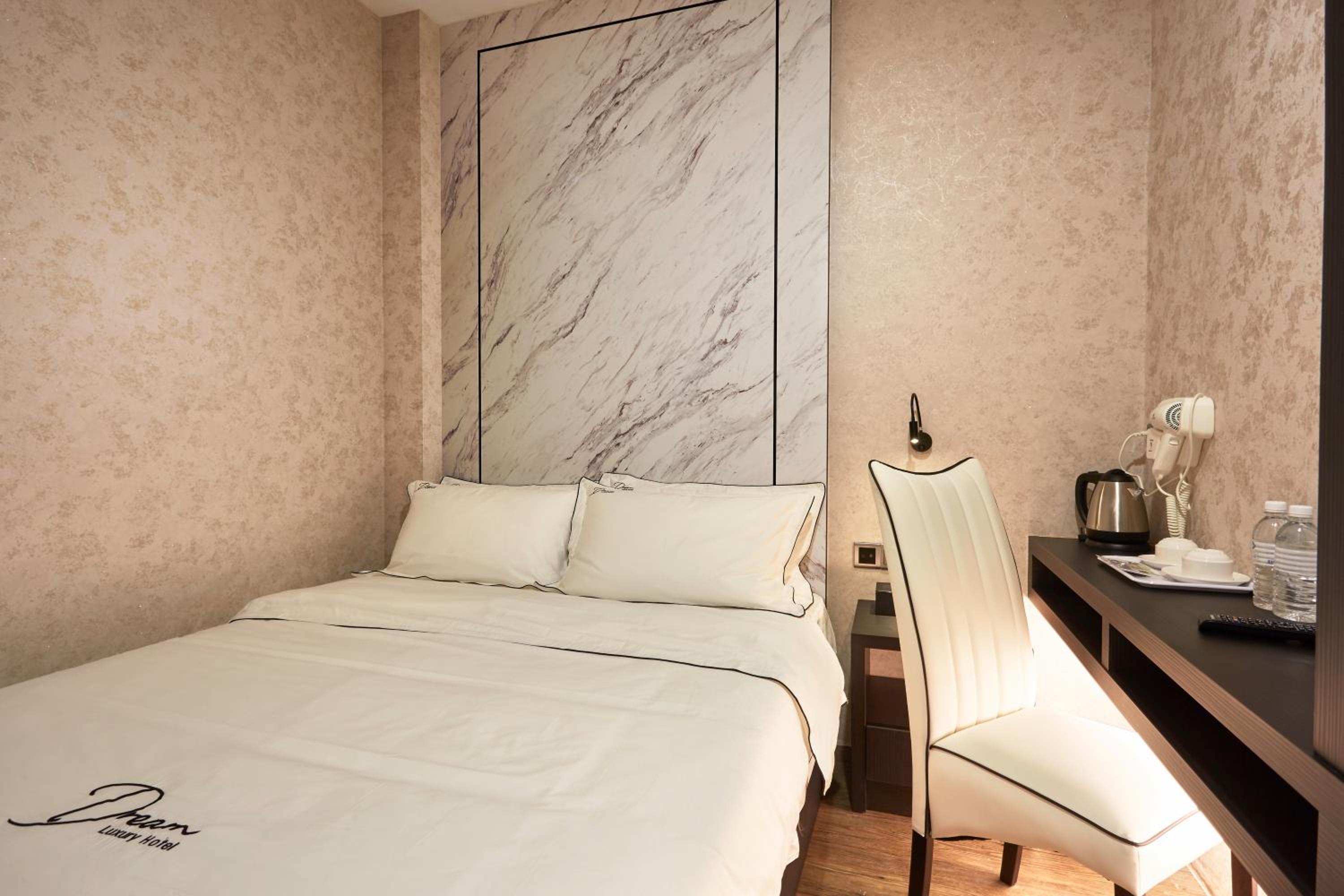 Deluxe Room - Photo 1
