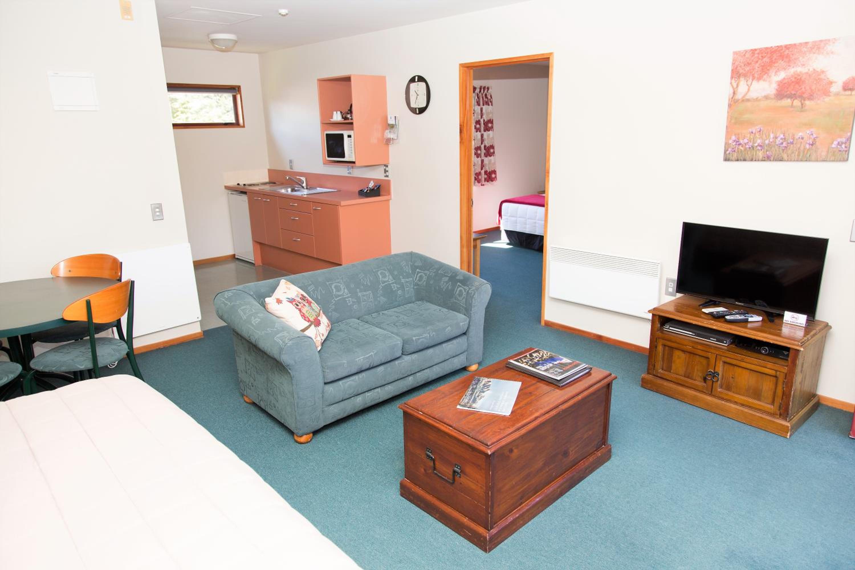 One-Bedroom Apartment photo 3