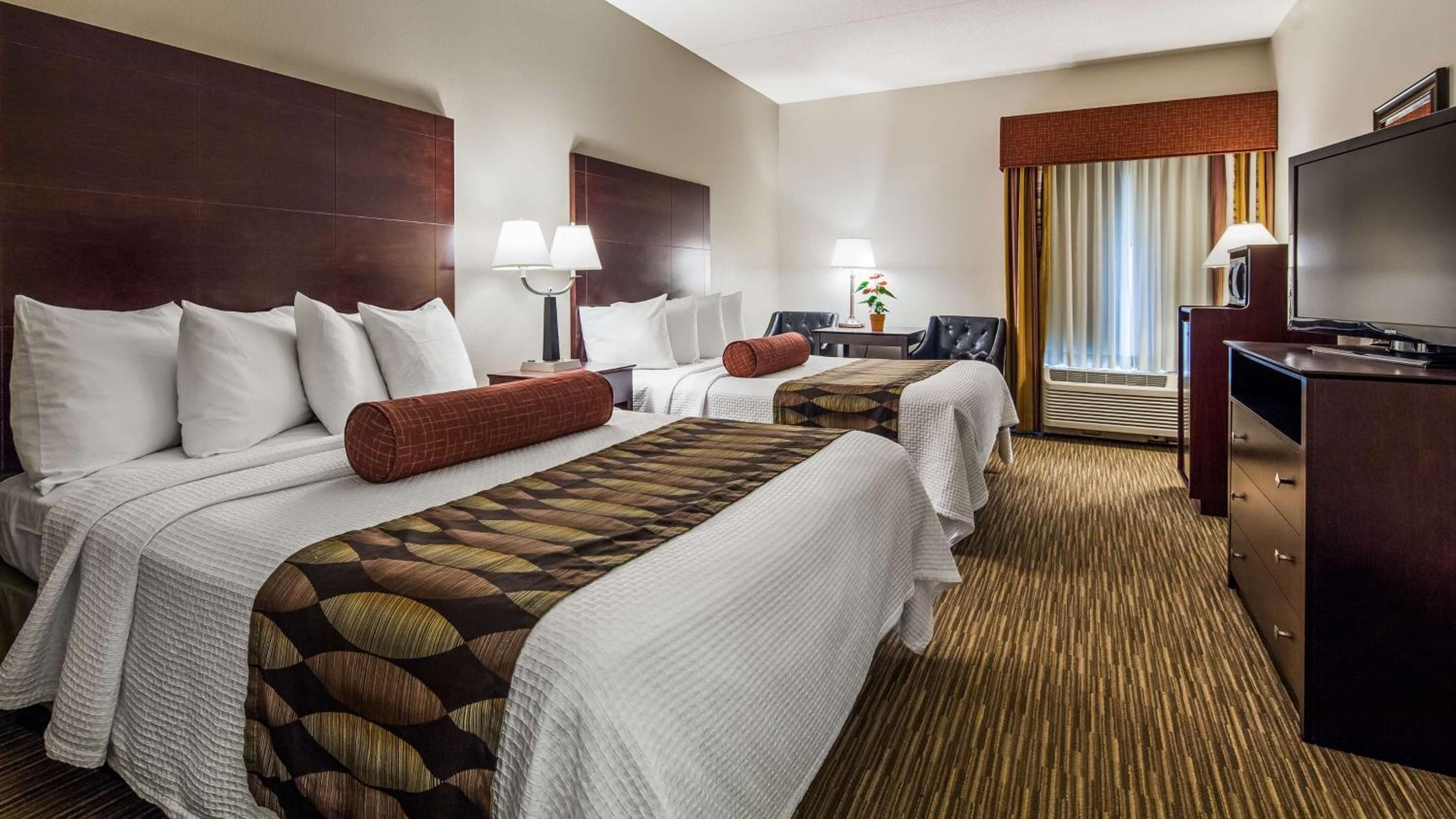 Queen Room with Two Queen Beds - Non-Smoking - Photo 2