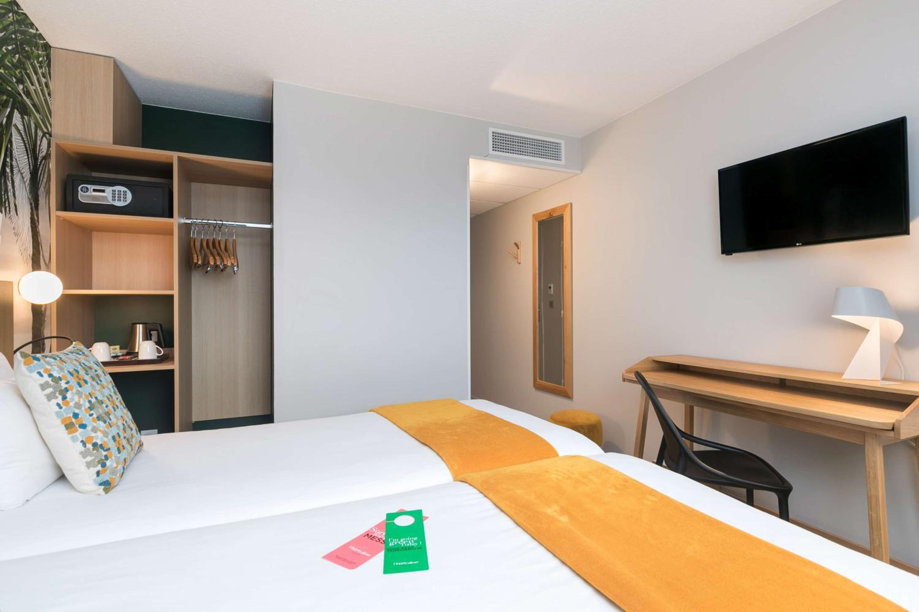 Classic Twin Room - Photo 10