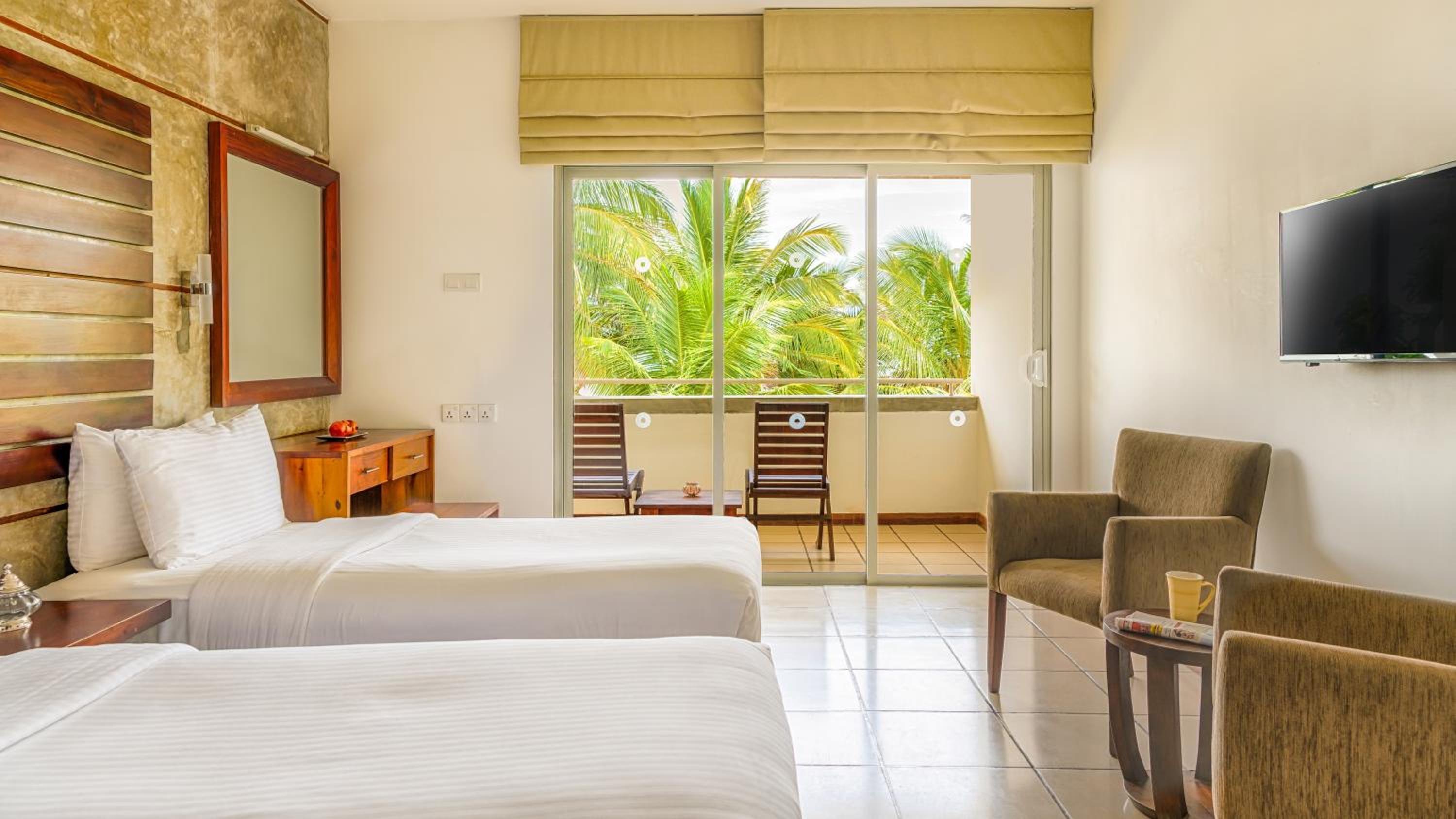 Standard Twin Room with Sea View - 10% Off at Seaside Social Lounge & Bar & 15% Off on Spa, Black Coral & Center Point Restaurants - Photo 3