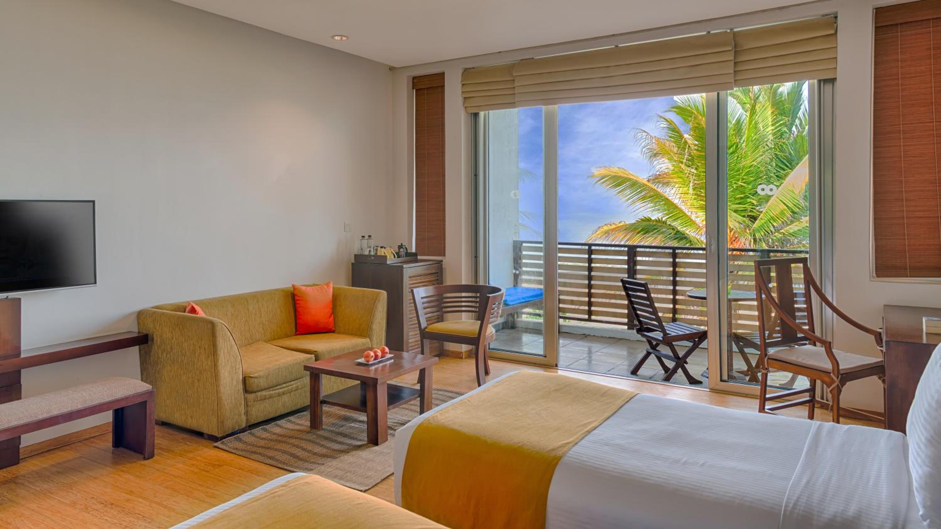 Deluxe Twin Room with Sea View - 10% Off at Seaside Social Lounge & Bar & 15% Off on Spa, Black Coral & Center Point Restaurants photo 2