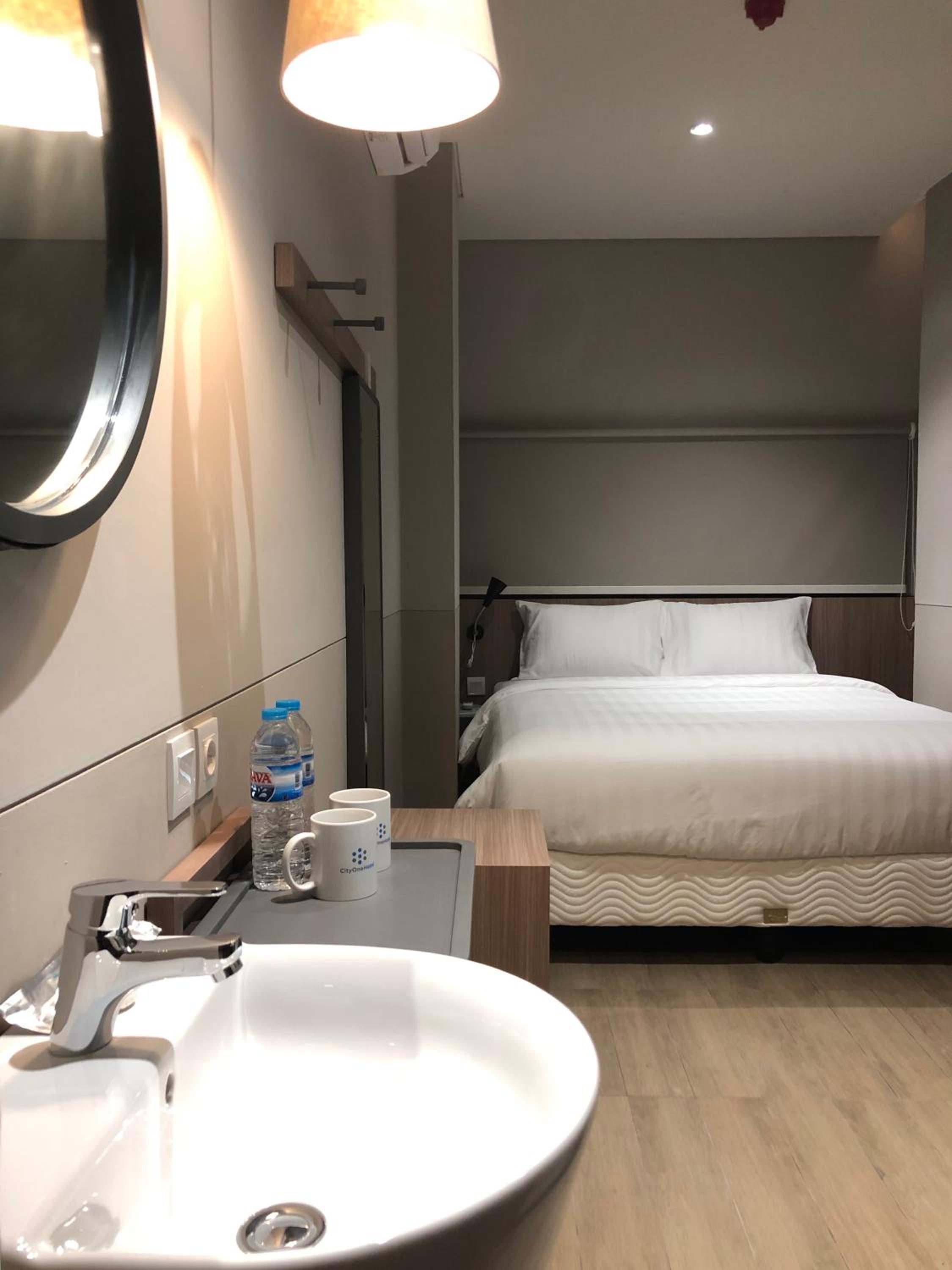 Standard King Room - Non-Smoking  - Photo 1