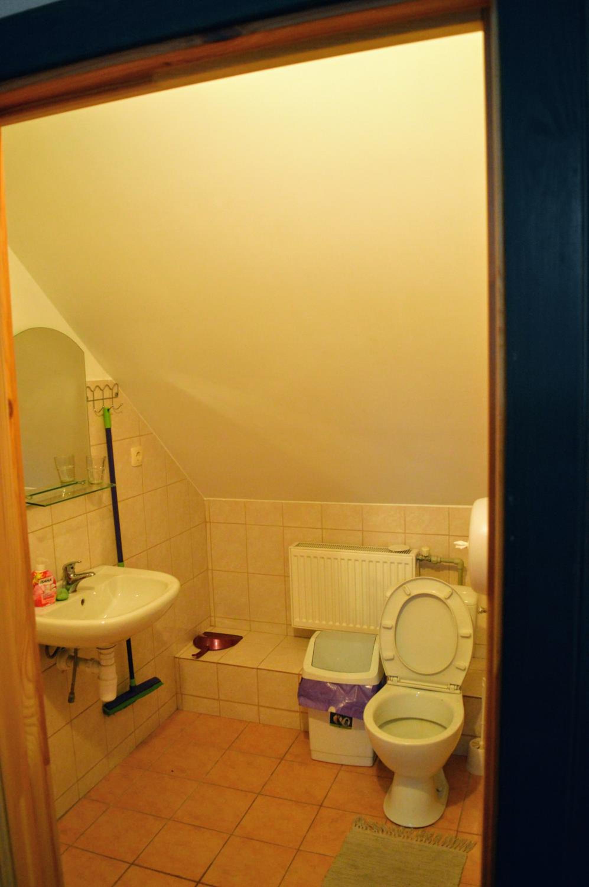 Twin Room with Shared Bathroom photo 3