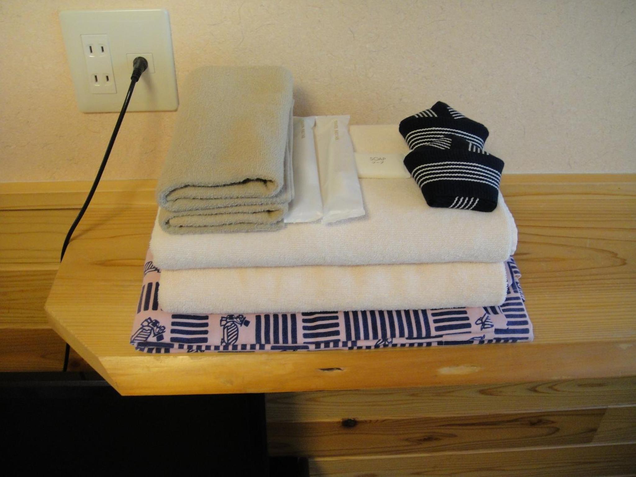 Twin Room with Private Bathroom photo 2