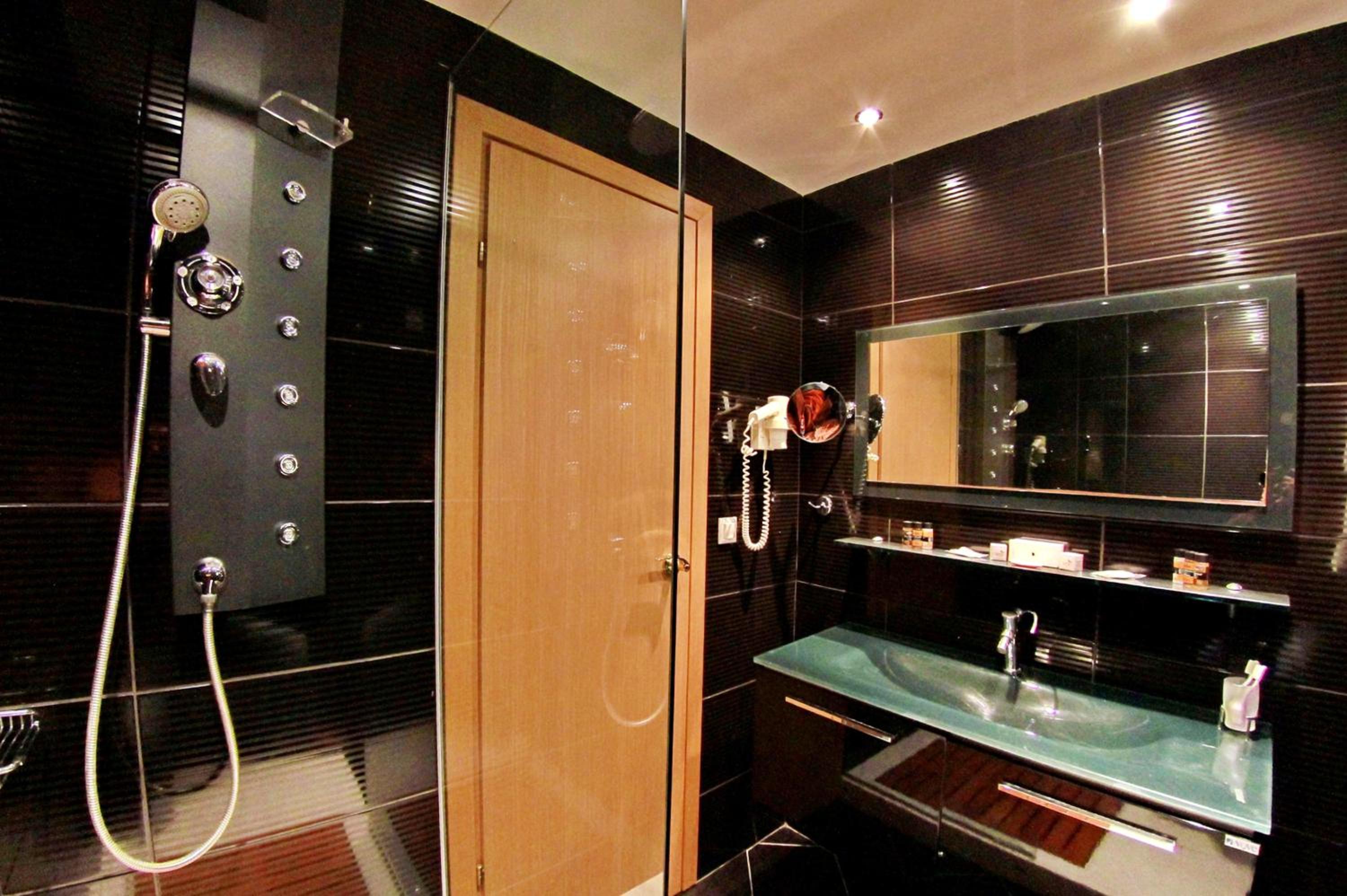 Classic Double Room with Garden View - Photo 3