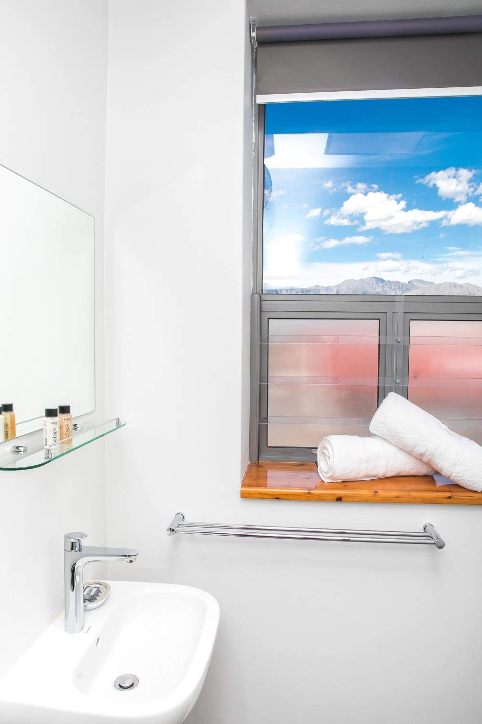 Studio Apartment - Photo 12