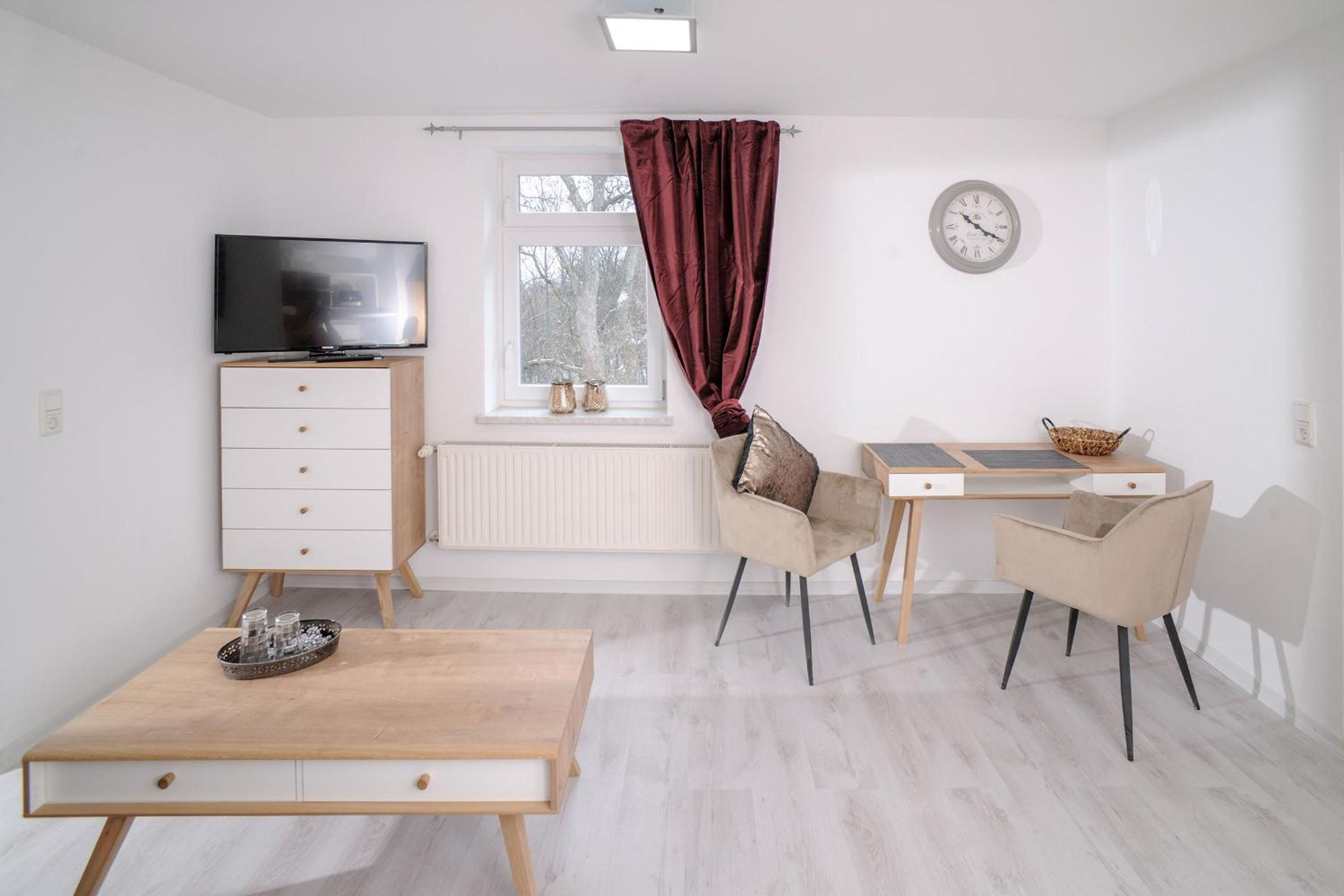 Deluxe Double Room (2 Adults + 1 Child) - Photo 10
