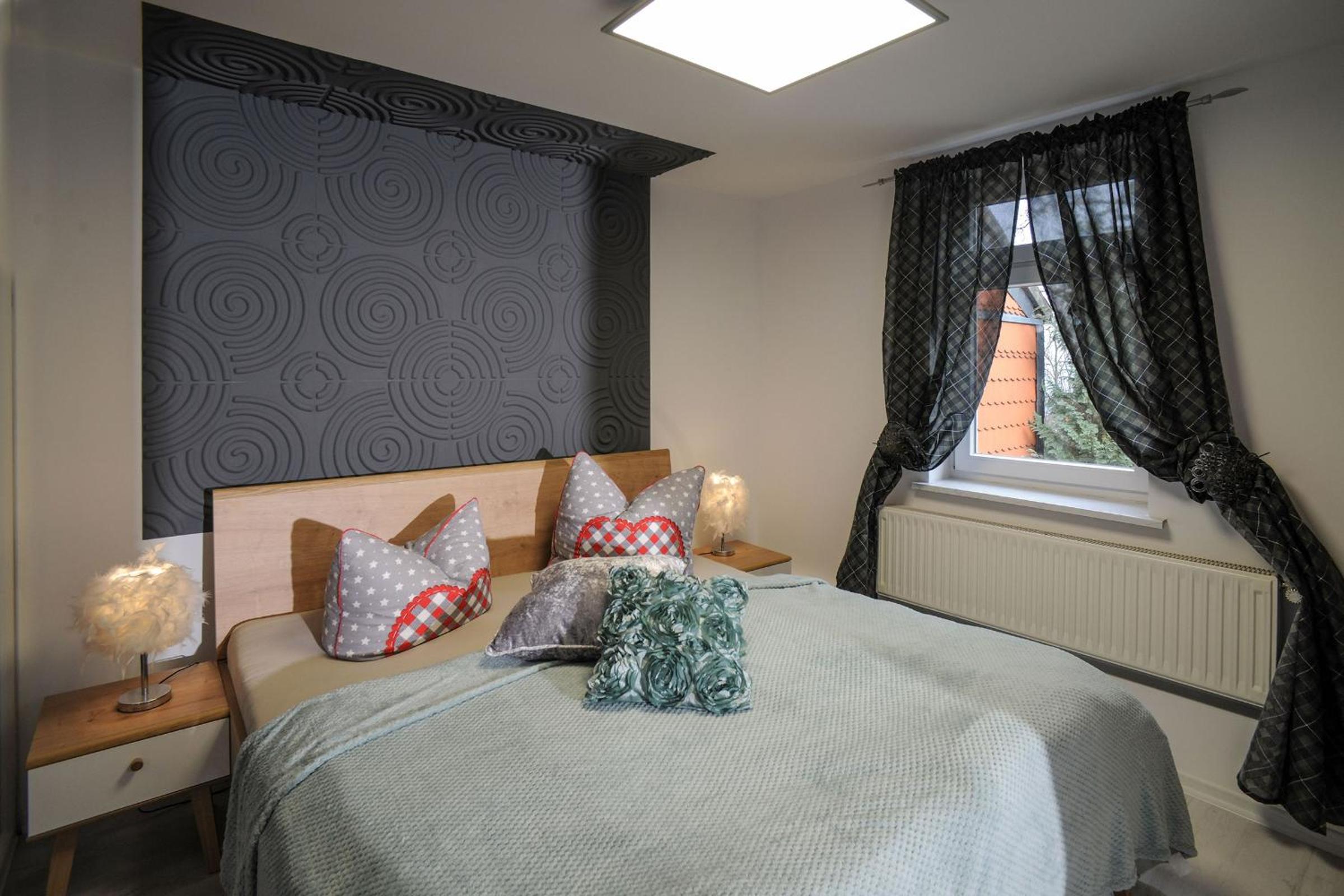 Deluxe Double Room (2 Adults + 1 Child) - Photo 4