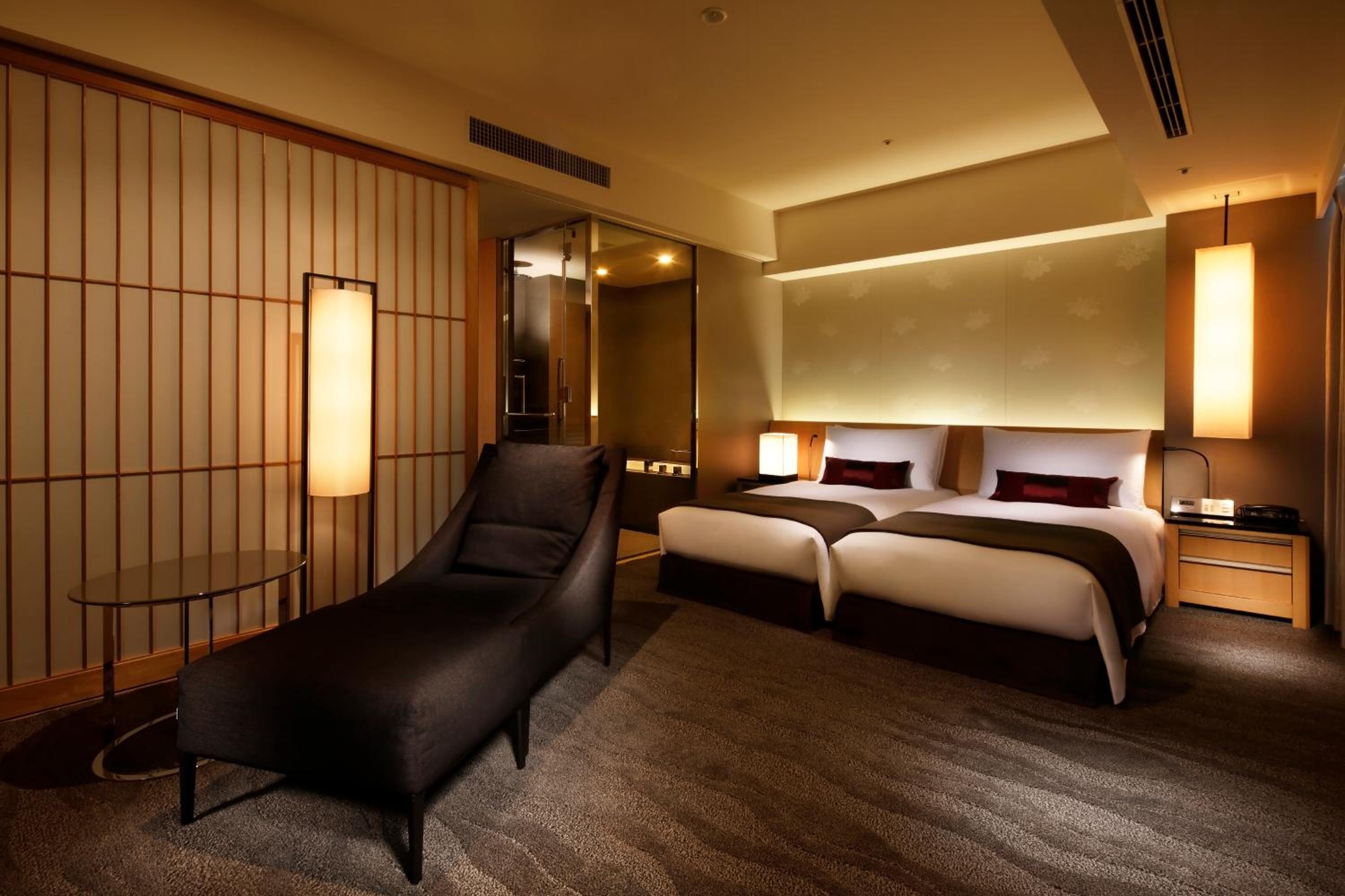 Executive Suite Twin Room - Non-Smoking thumbnail 5