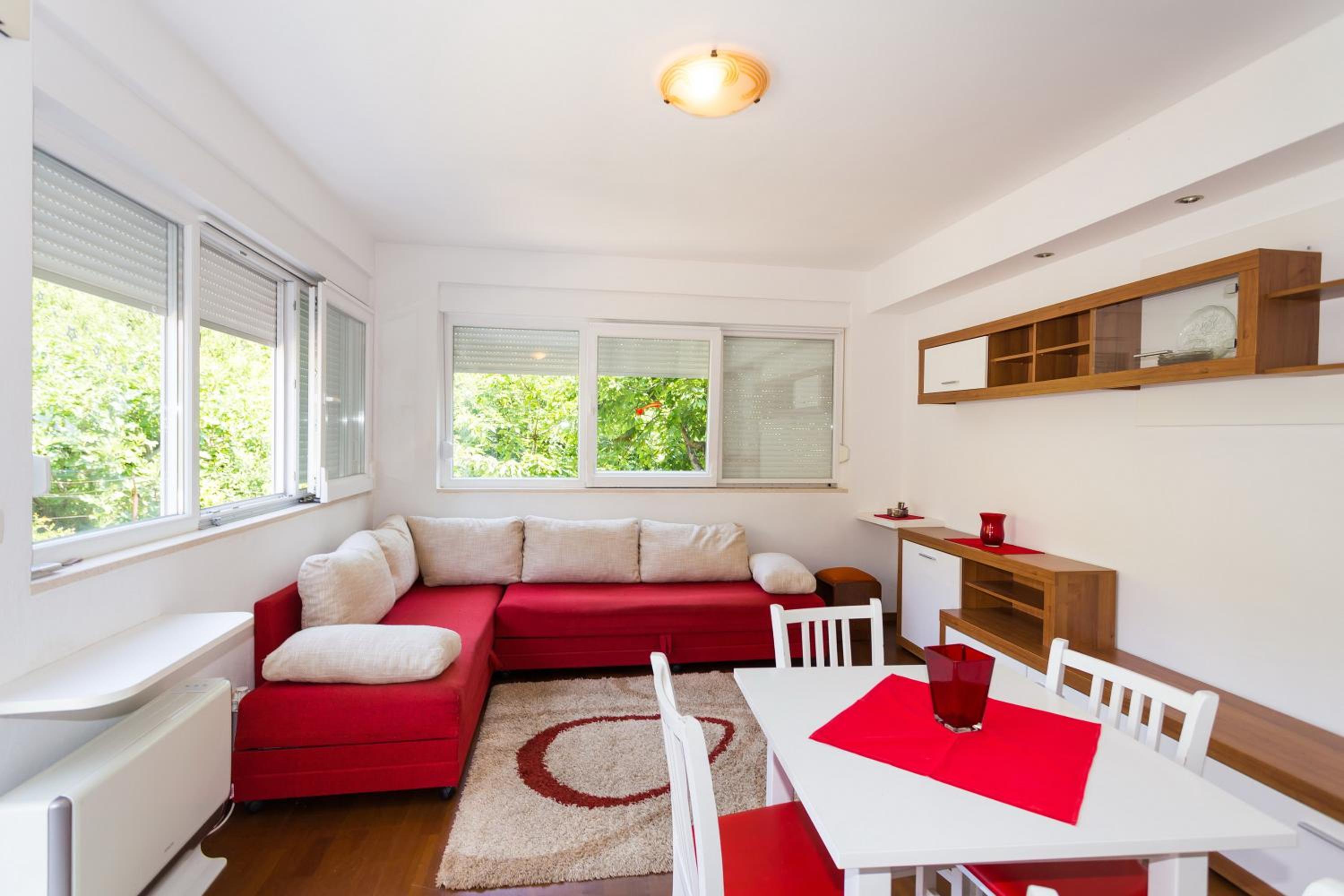 Apartment with Garden View
