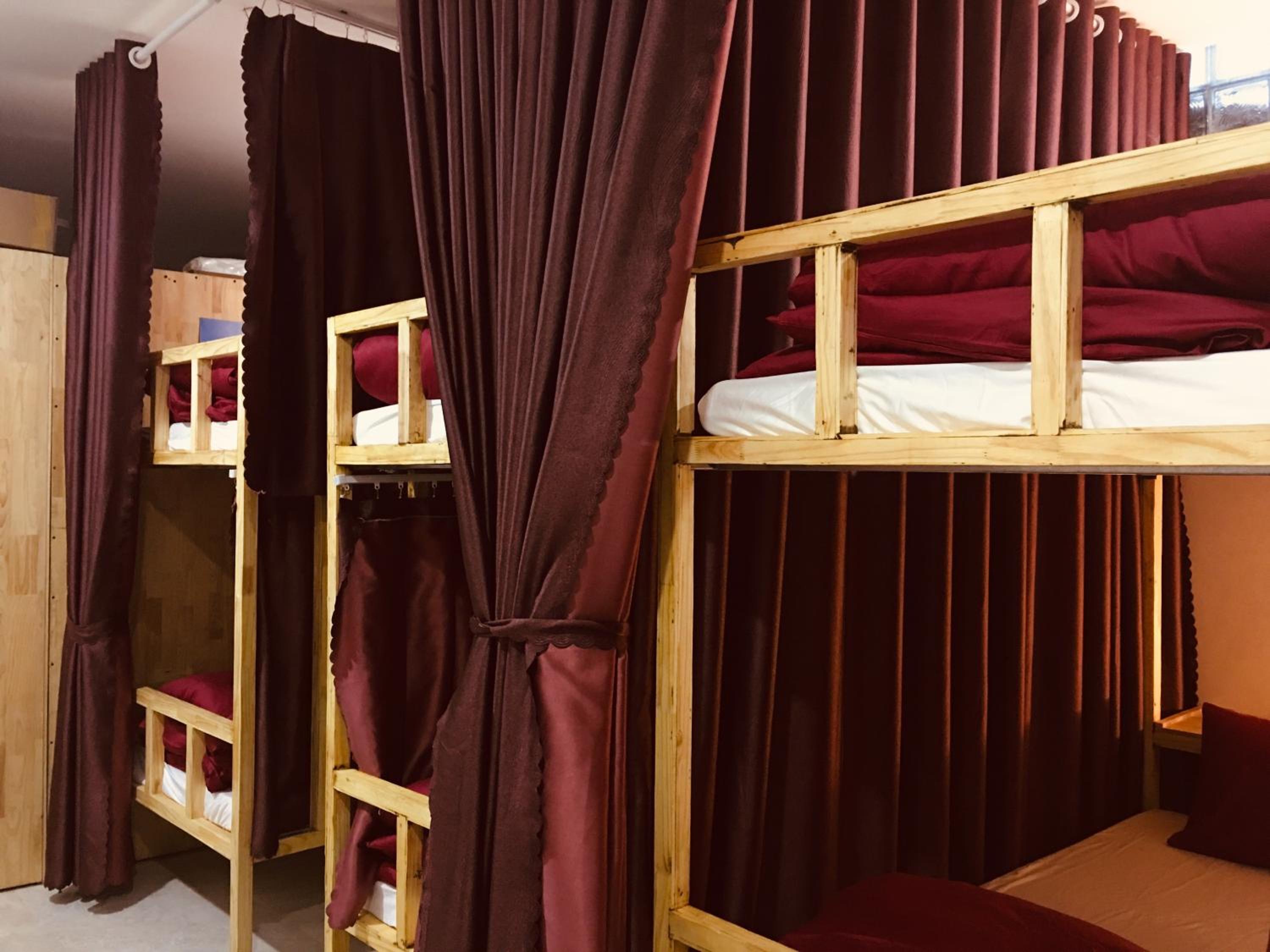 Single Bed in Mixed Dormitory Room