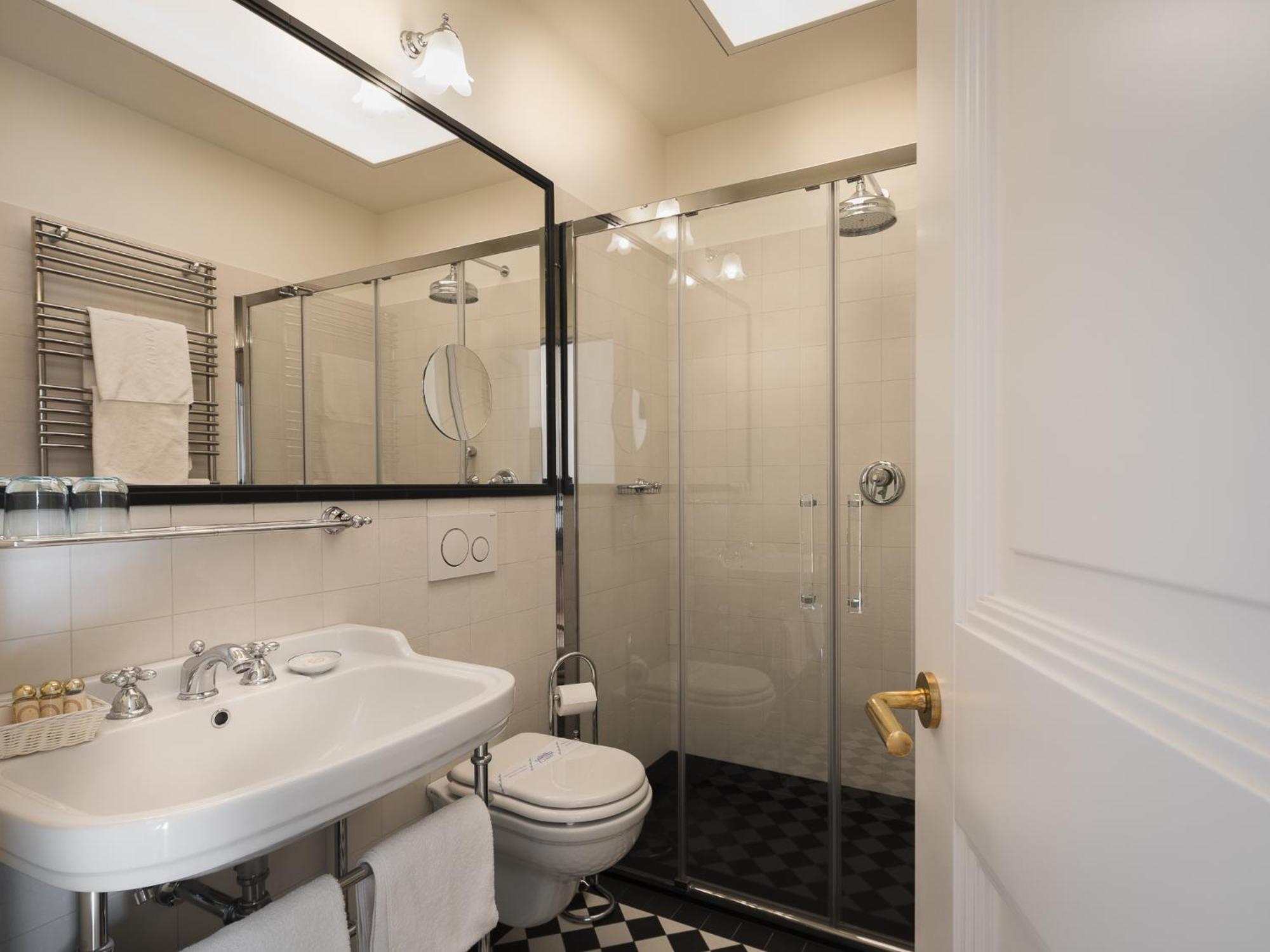 Deluxe Double Room with Balcony with AC photo 3