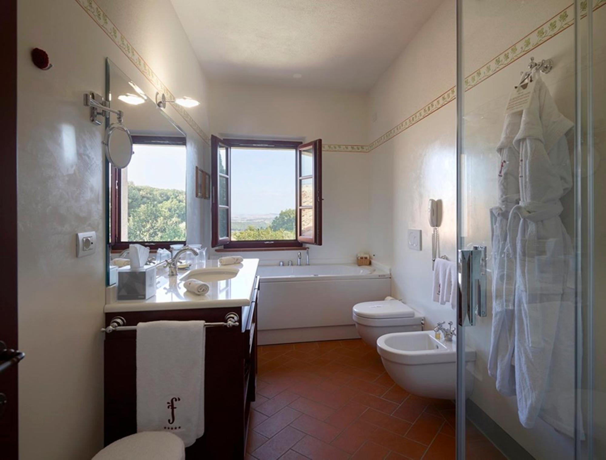 Deluxe Double Room - Photo 13