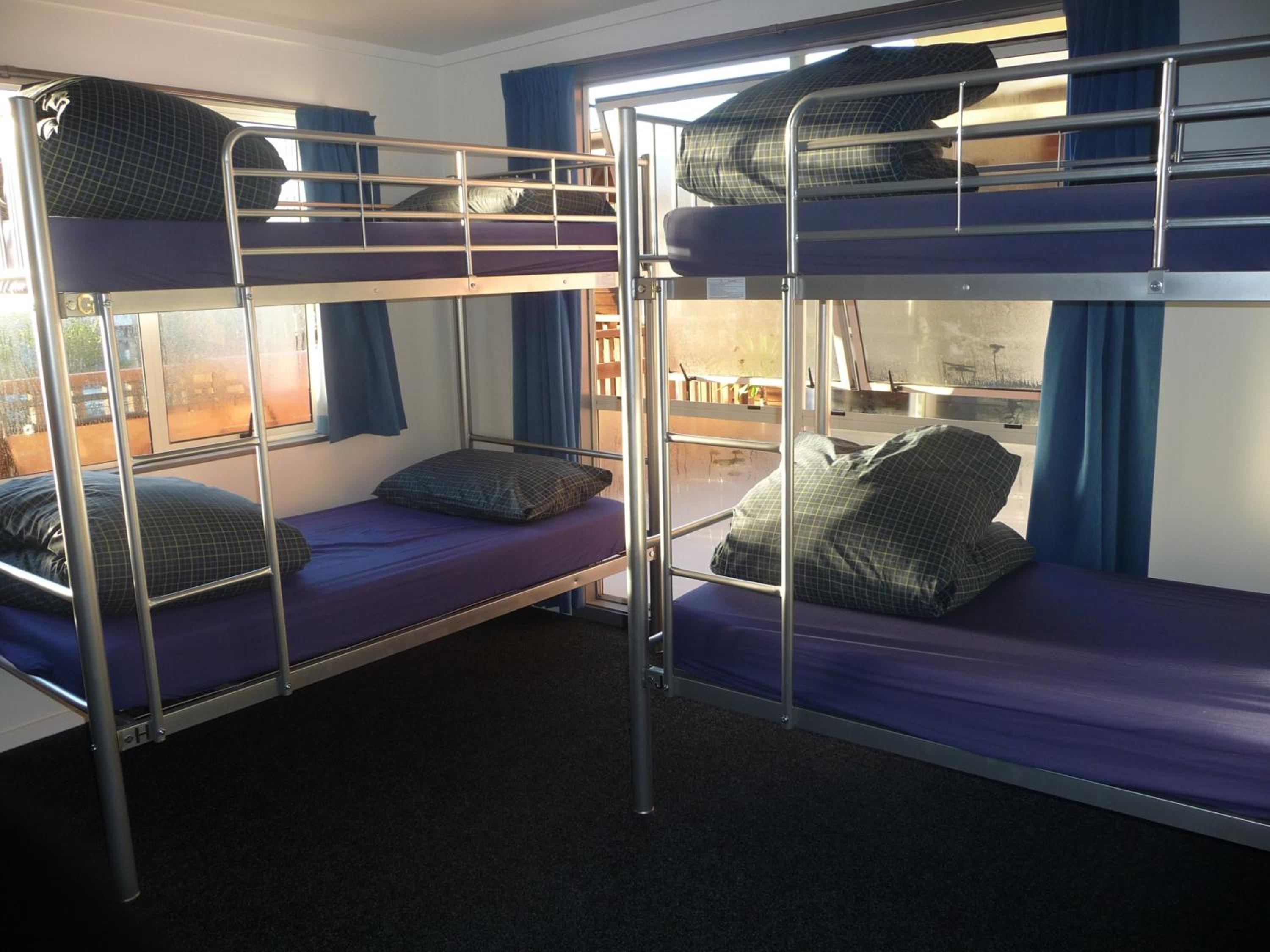 Bed in 10-Bed Mixed Dormitory Room photo 2