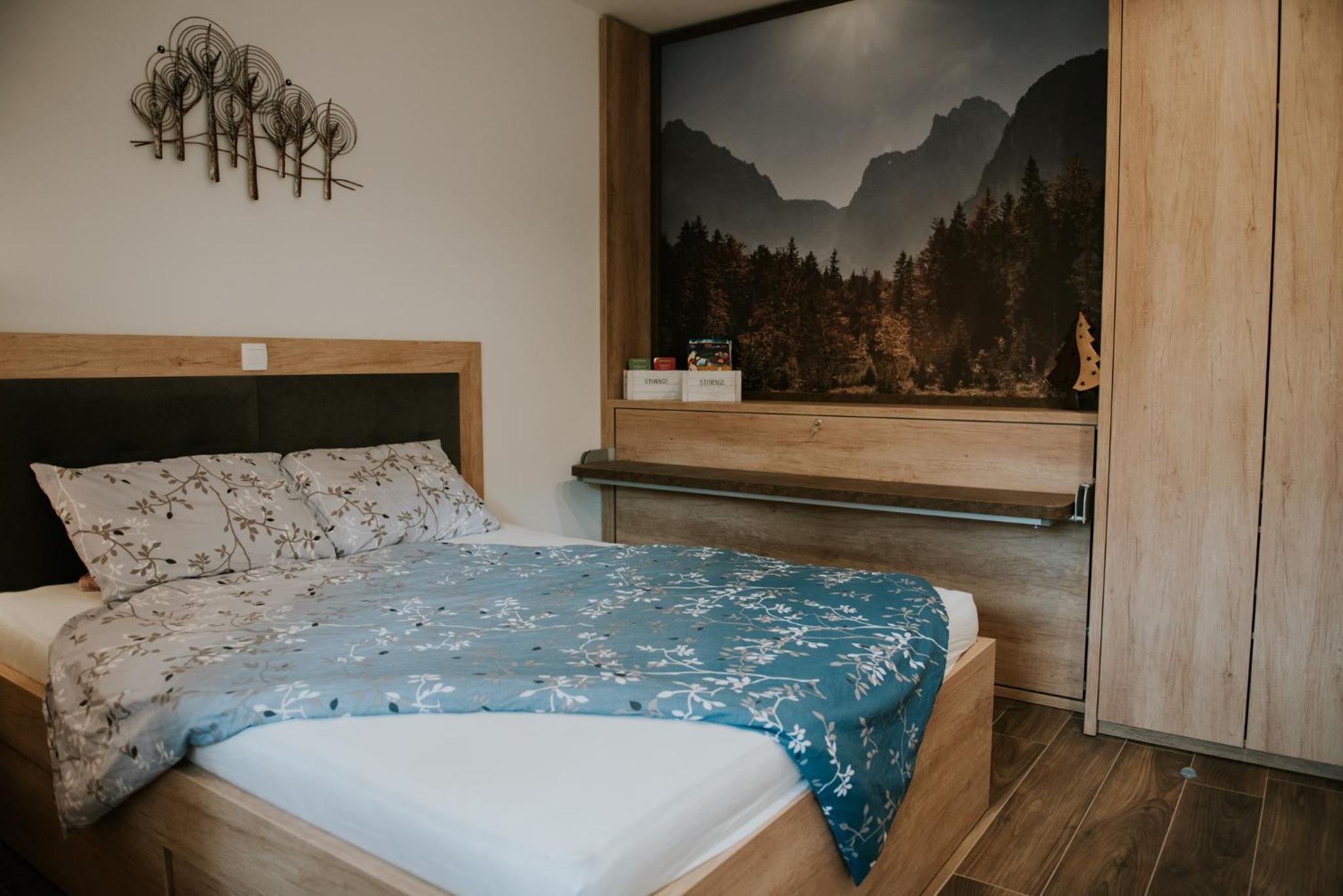 Apartment with Mountain View